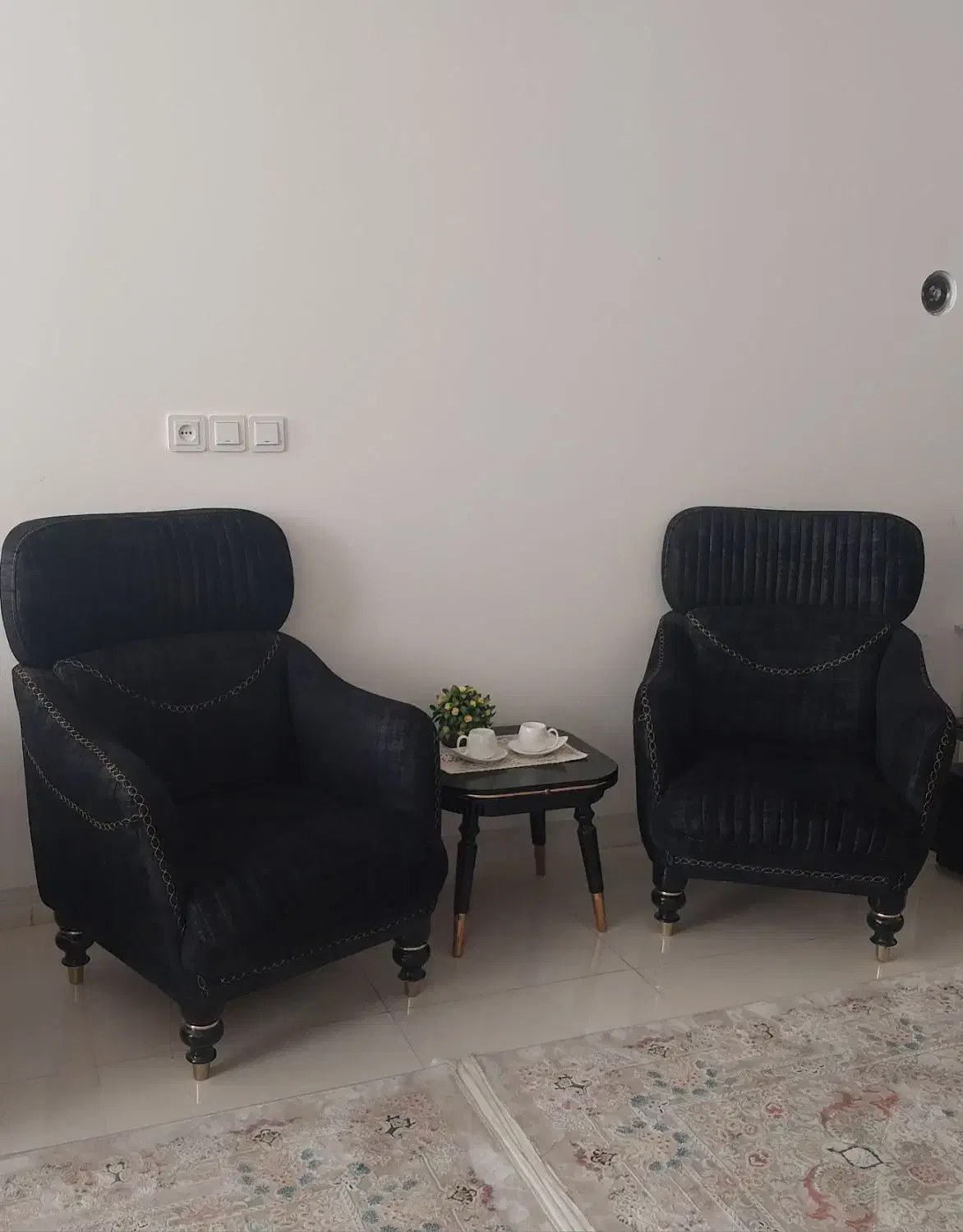 مبل نیم ست ۵نفره همراه میز وسط|مبلمان خانگی و میز عسلی|اردکان, |دیوار