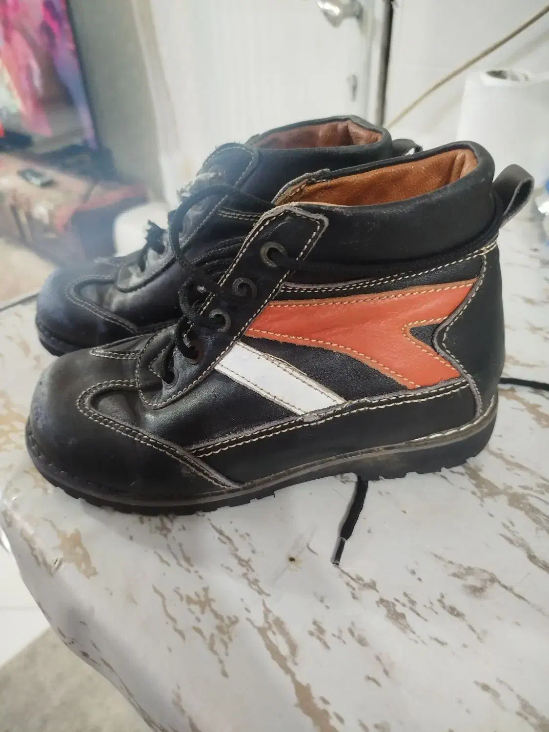 کفش چرم وطبی سالم و تمیز|کیف، کفش، کمربند|رینه, |دیوار