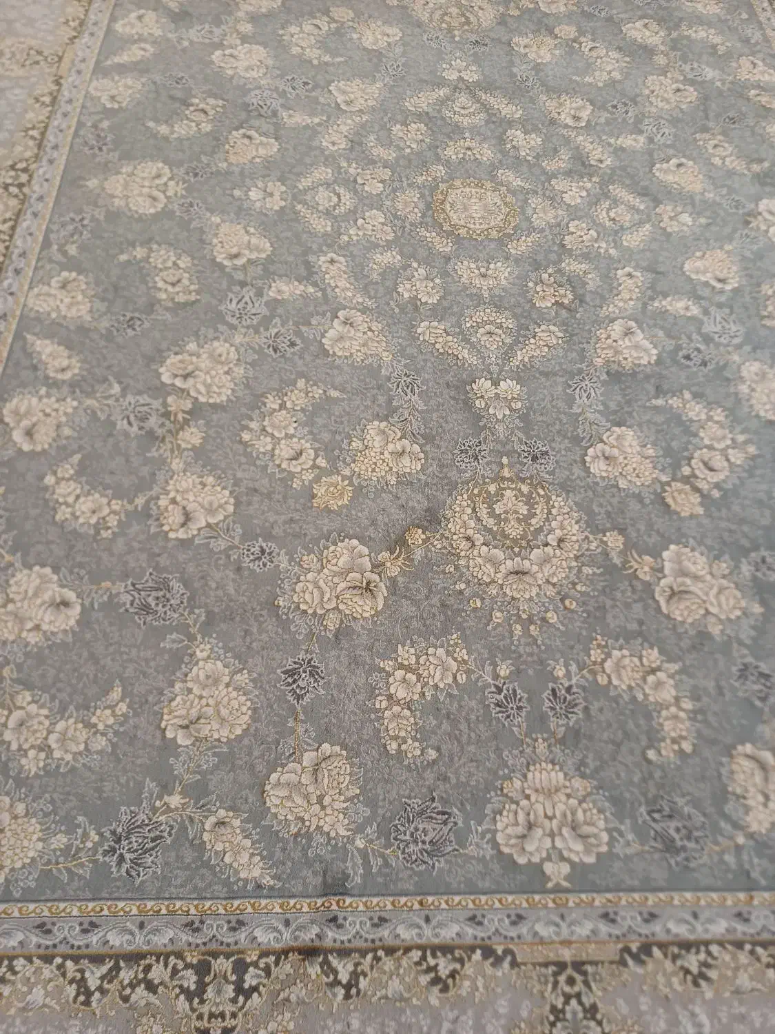 فروشی فرش ۹متری و کناره طول ۴ عرض ۱ متری دوساله|فرش|میانه, |دیوار