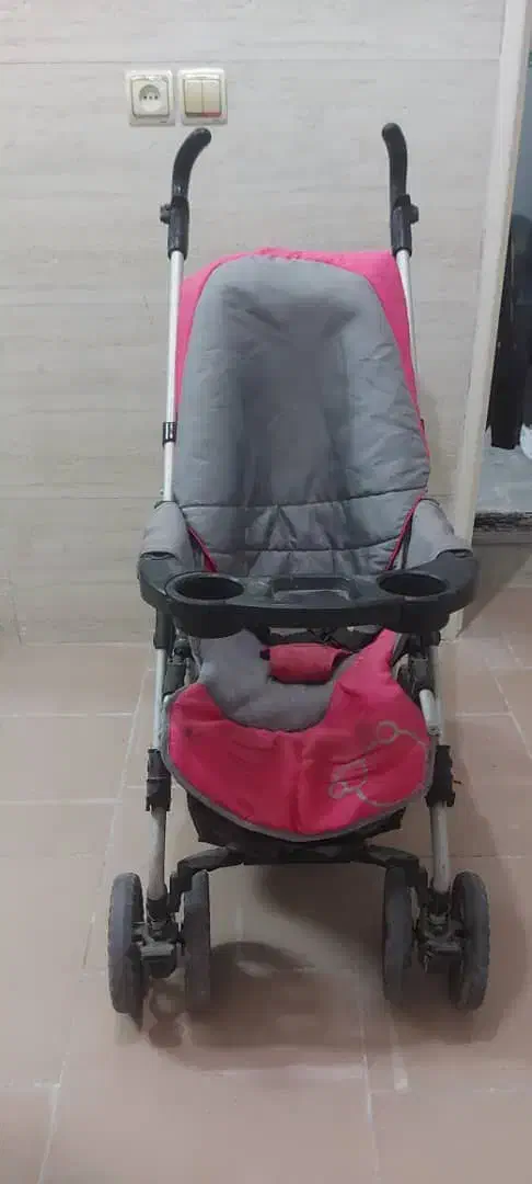 به علت جابه جایی فروش فوری|کالسکه و لوازم جانبی|یزد, |دیوار