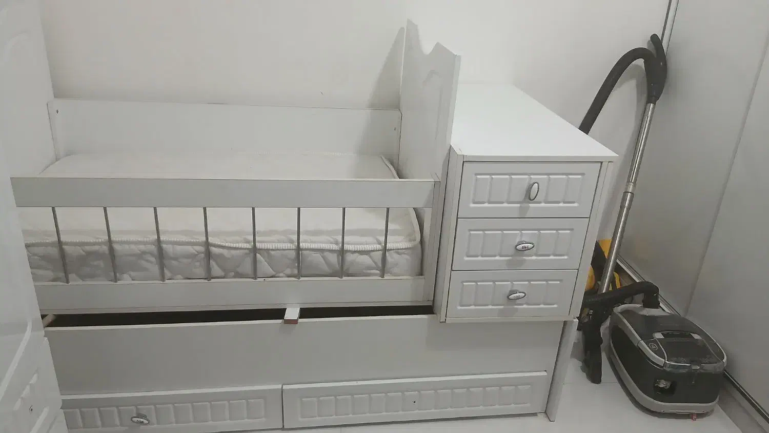 تخت سه کاره|تخت و سرویس خواب|اقبالیه, |دیوار