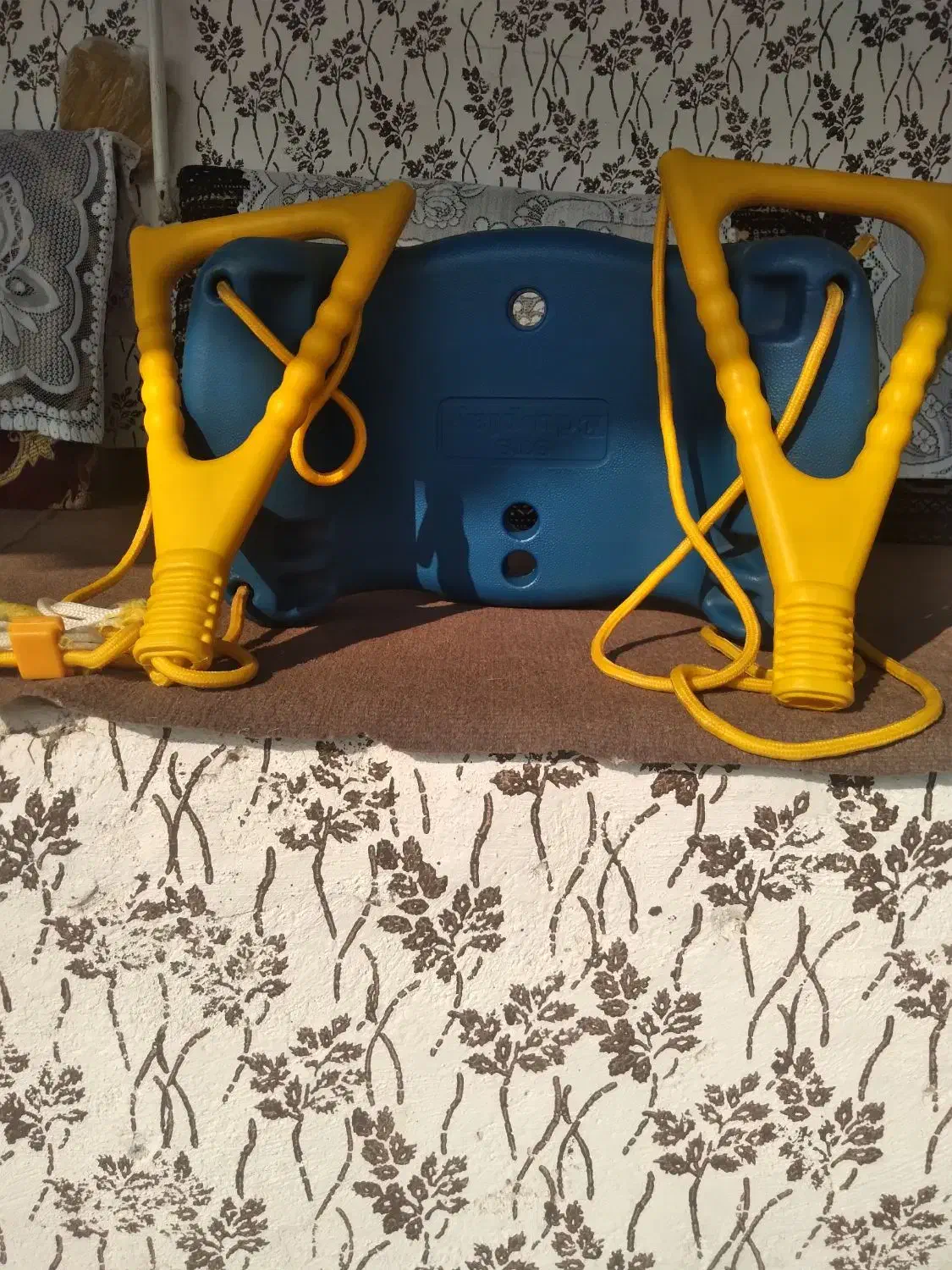 تاببچه|اسباببازی|رشت, دروازه لاکان|دیوار