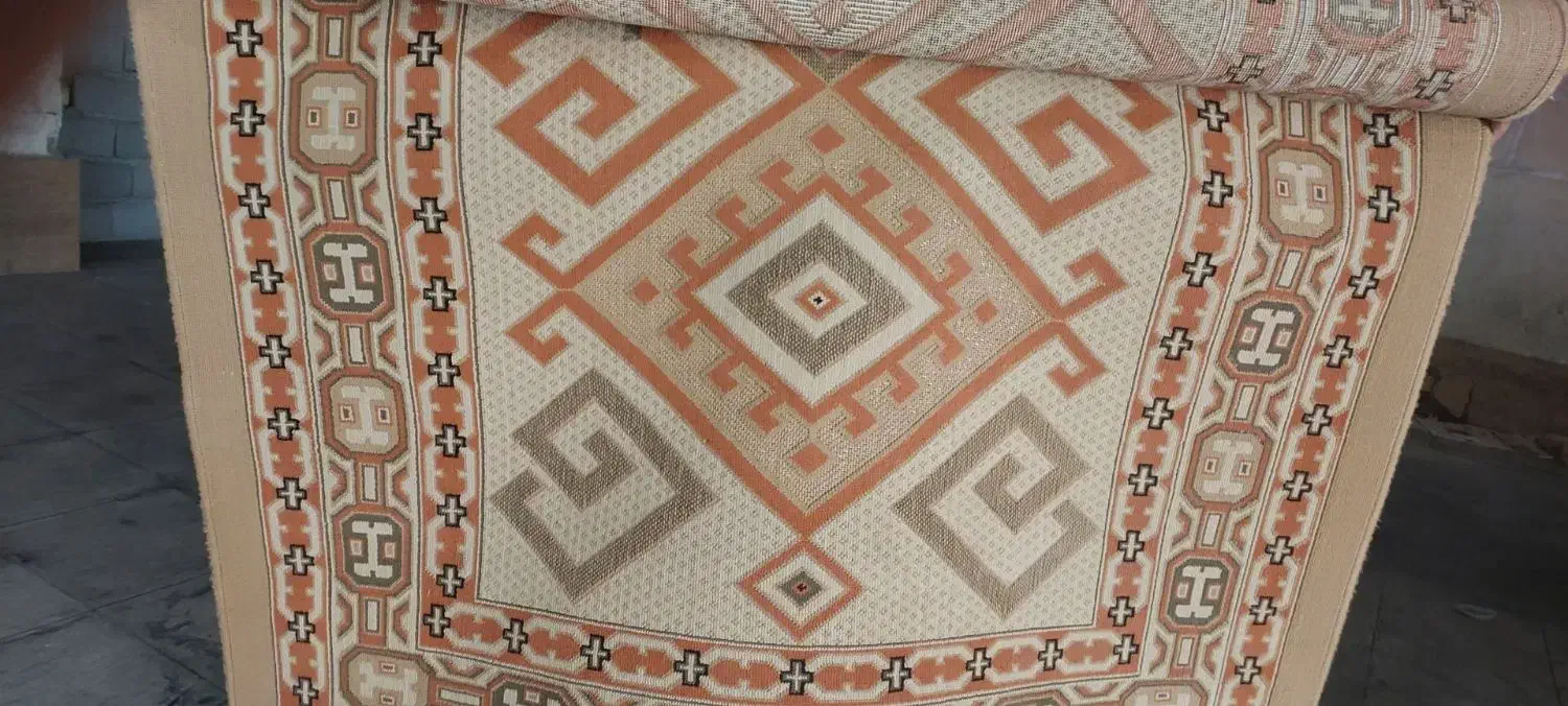 فرش تمیز در حد نو|فرش|سمنان, |دیوار