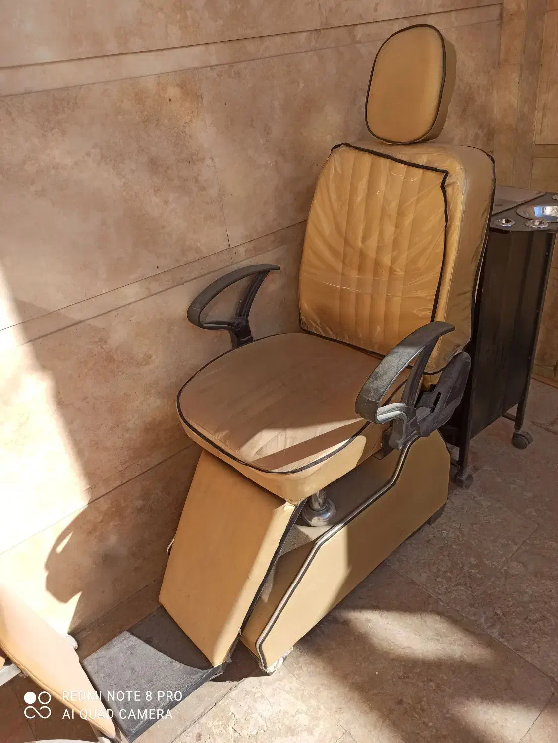 صندلی و میز کار متحرک (ترولی) و صندلی اصلاح نو|صندلی و نیمکت|زاهدان, |دیوار