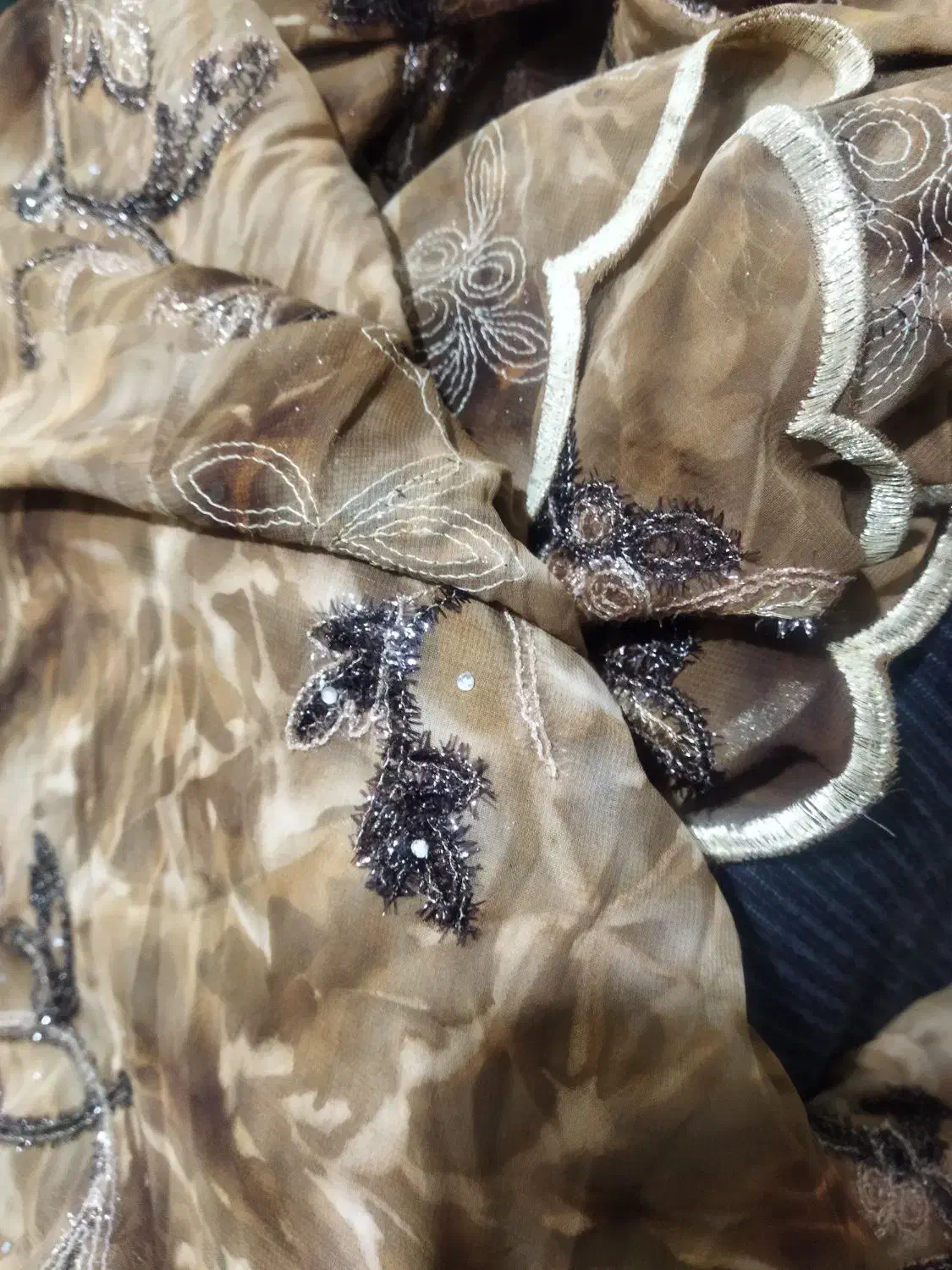 پارچه لباس محلی|لباس|لنده, |دیوار