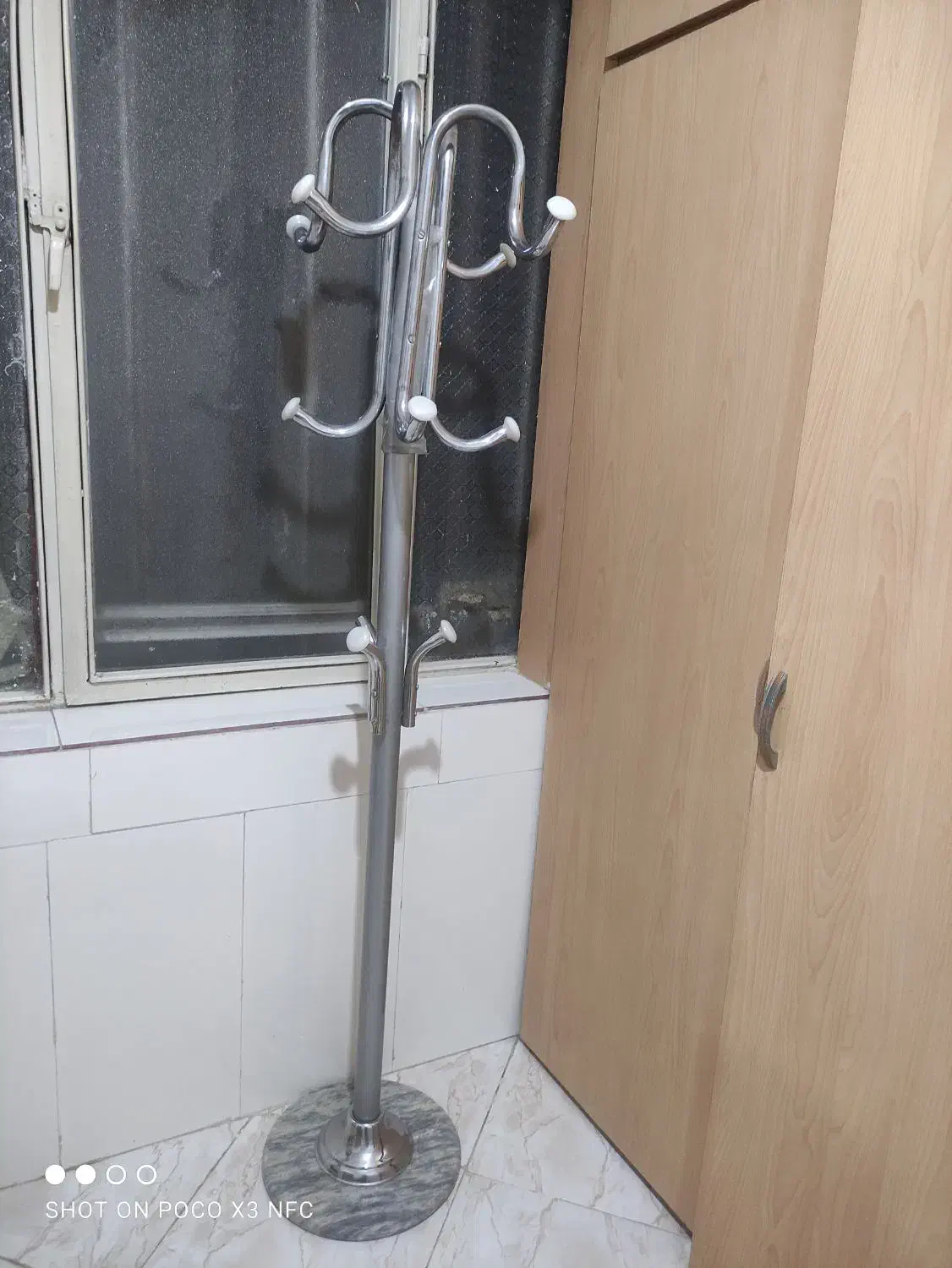 چوب لباسی ایستاده|بندرخت و رختآویز|ورامین, ورامین|دیوار