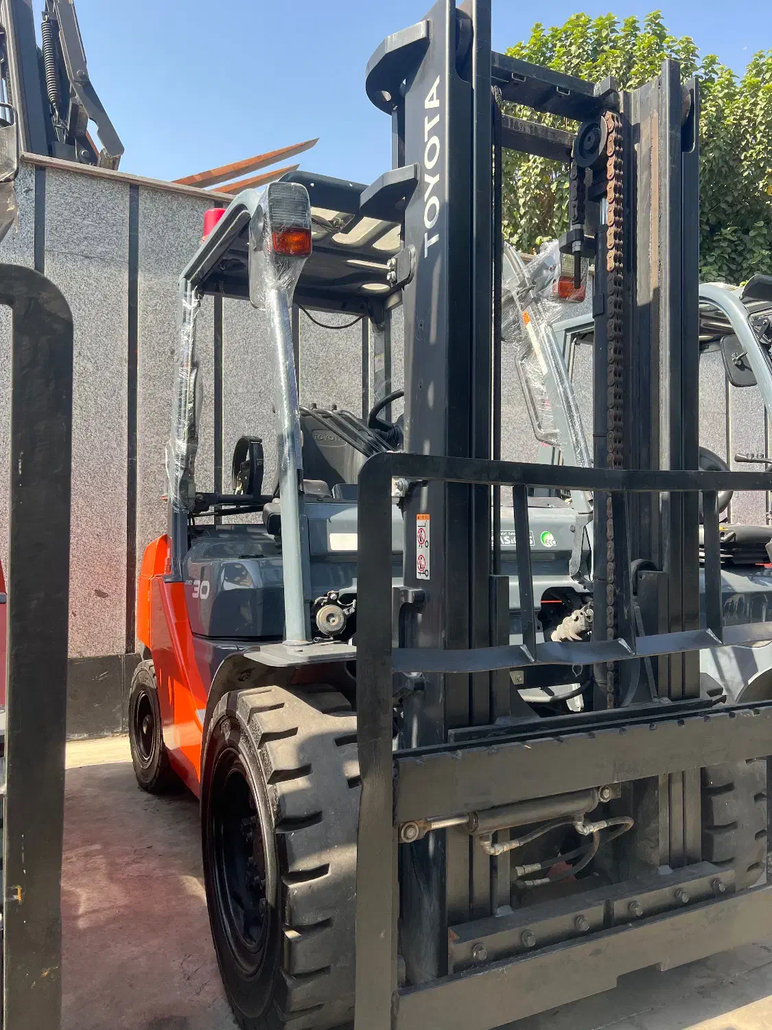 لیفتراک ۳ تن تویوتا سری ۸ اف مدل ۲۰۲۱ دوگانه در حد|خودرو سنگین|ری, دولتآباد|دیوار