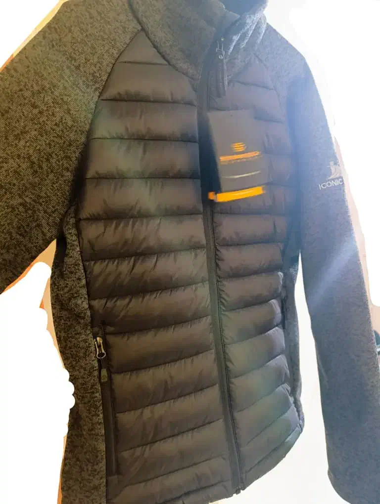 کاپشن|لباس|تهران, آسمان|دیوار