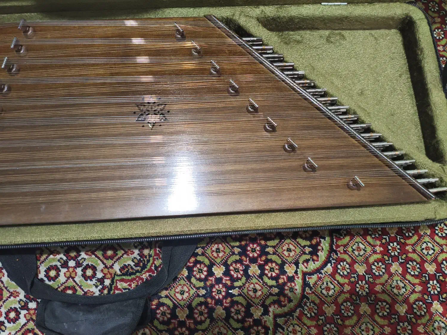 سنتور پنج مهر|سازهای سنتی|فردیس, نیروگاه برق|دیوار