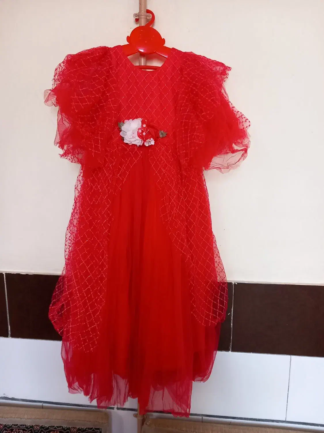 لباس دخترانه|کفش و لباس بچه|اقبالیه, |دیوار