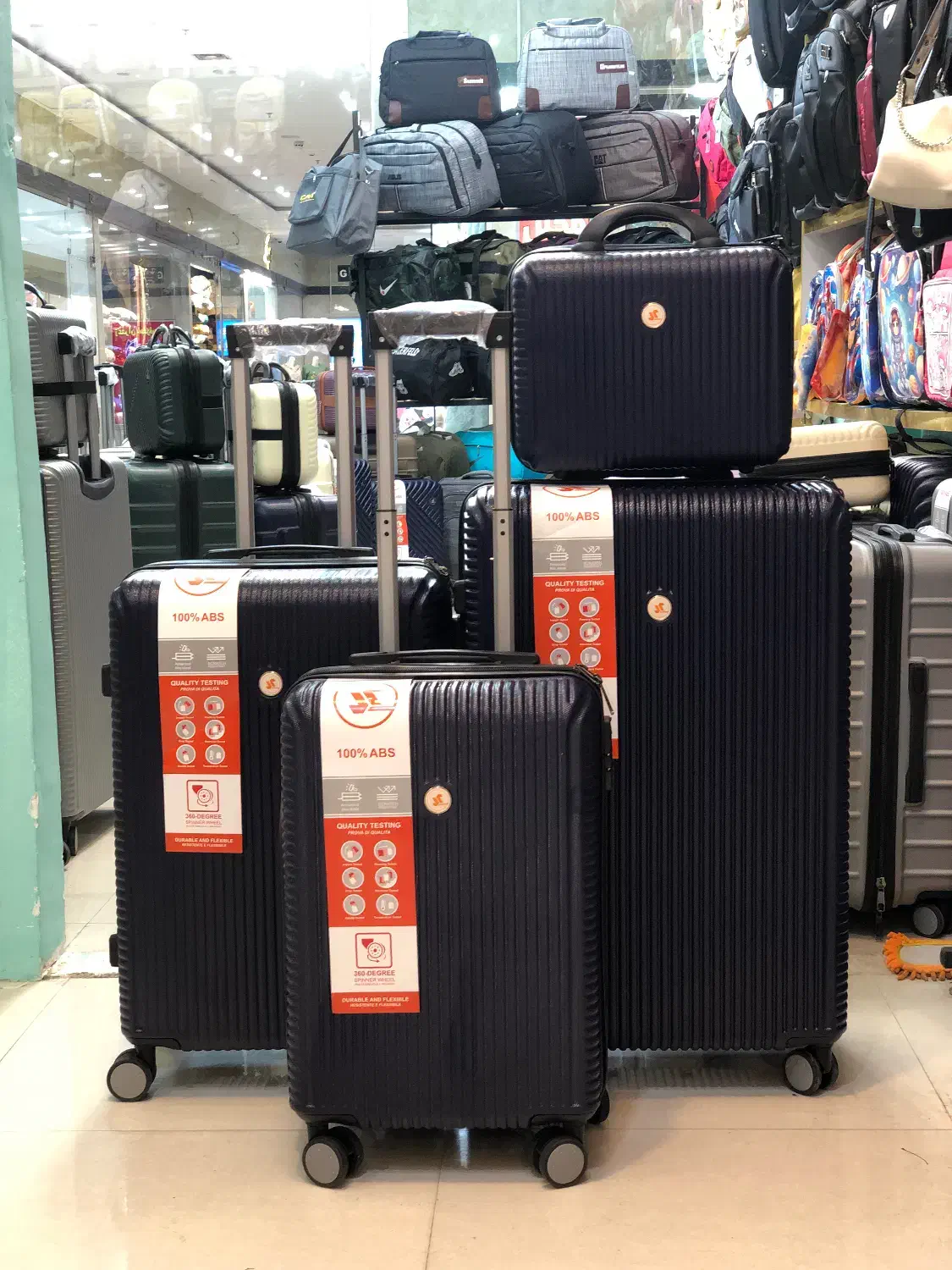 چمدان برندmr(طرح لاین)یک سال ضمانت کتبی نشکن بودن|کیف، کفش، کمربند|مشهد, عیدگاه|دیوار