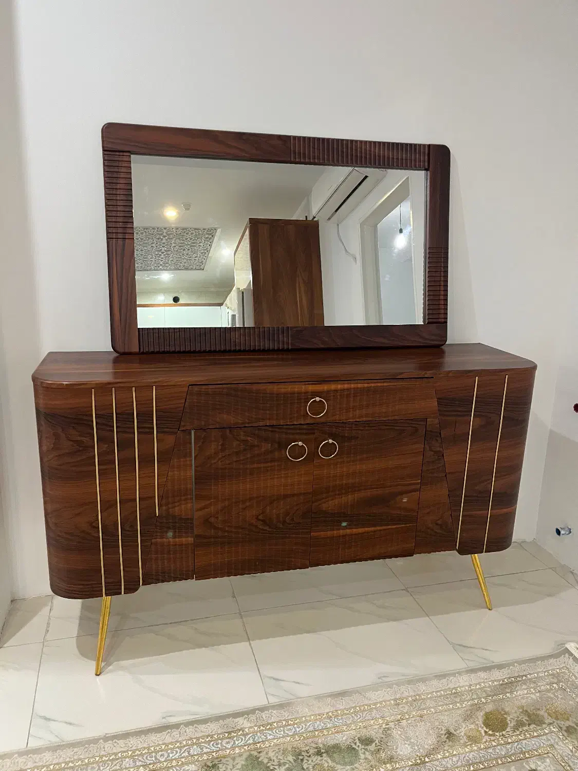 میز کنسول و اینه|بوفه، ویترین، کنسول|کرج, ساسانی (قلمستان)|دیوار