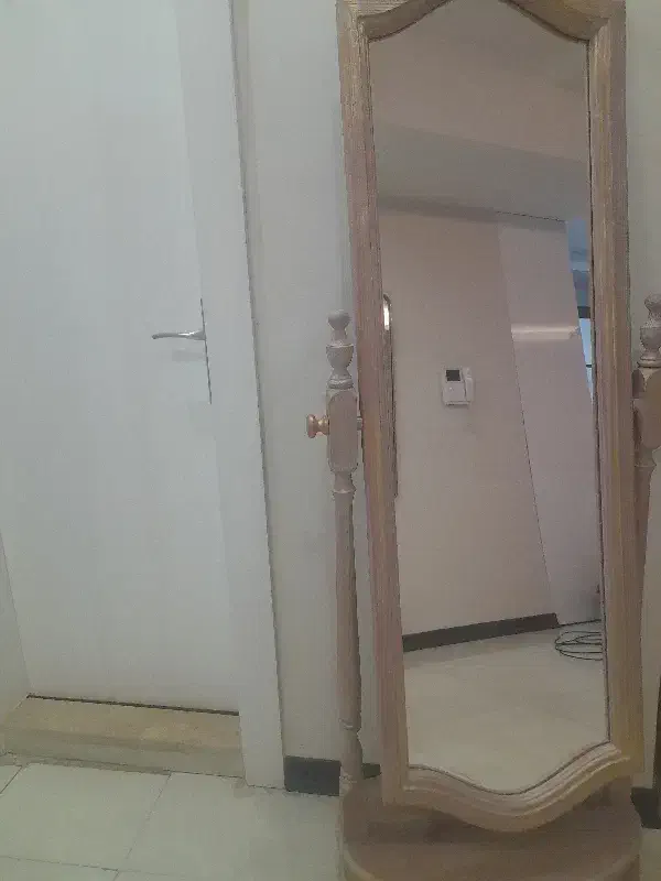 آینه قدی|آینه|اصفهان, دانشگاه اصفهان|دیوار