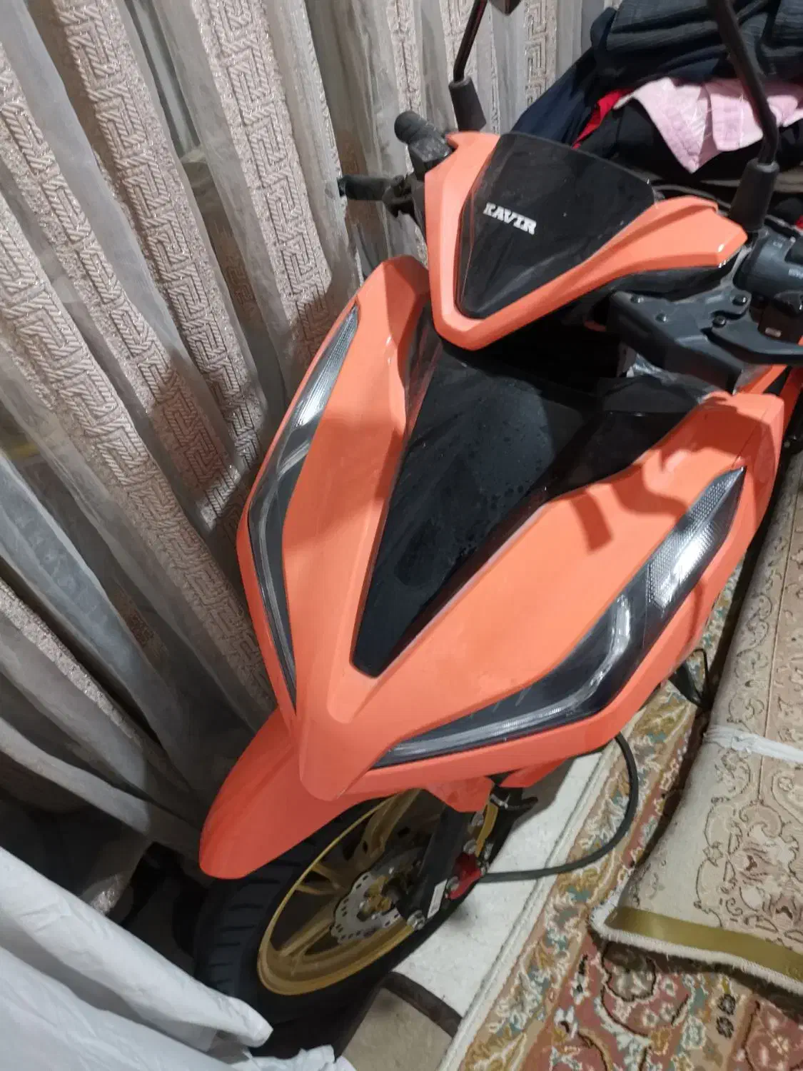 موتور کلیک 1401 کویر خشک با گوشی ایفون میزنم|موتورسیکلت|تهران, تهرانسر مرکزی|دیوار