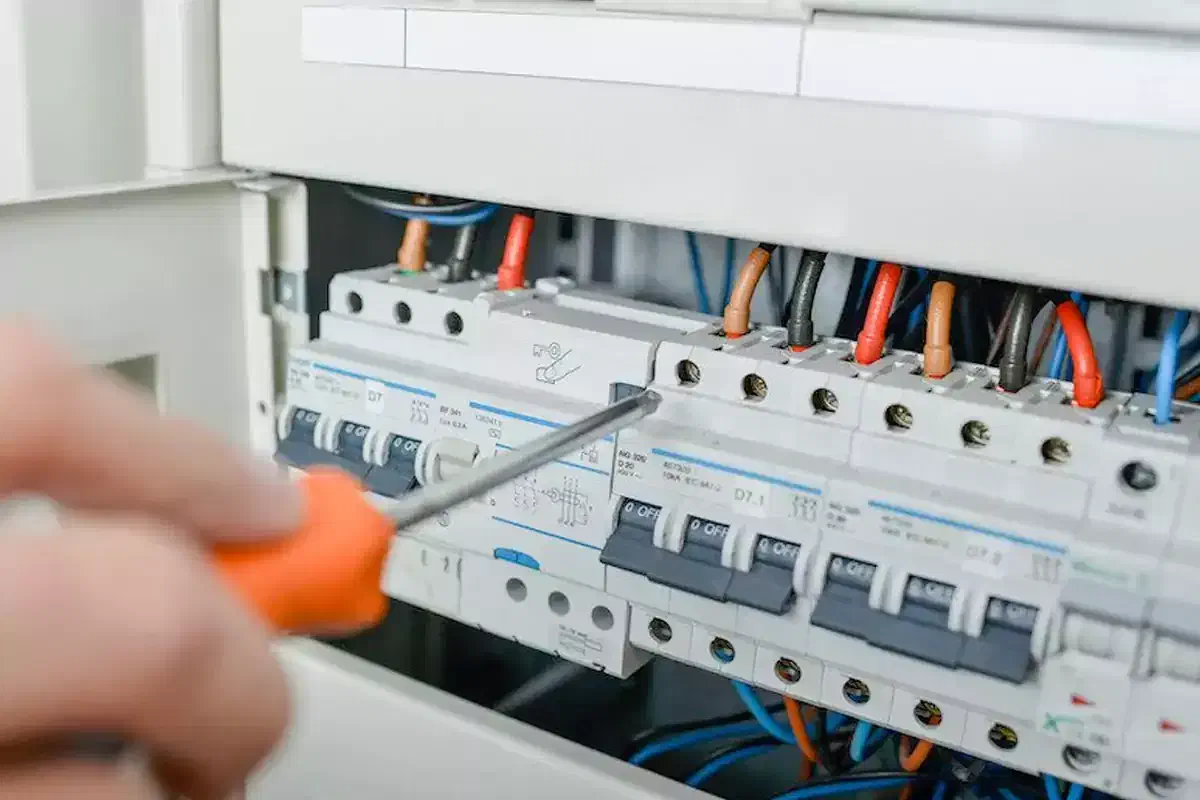 برق برقکار حرفه ای و تضمینی با کادر مجرب|خدمات پیشه و مهارت|کرمانشاه, |دیوار