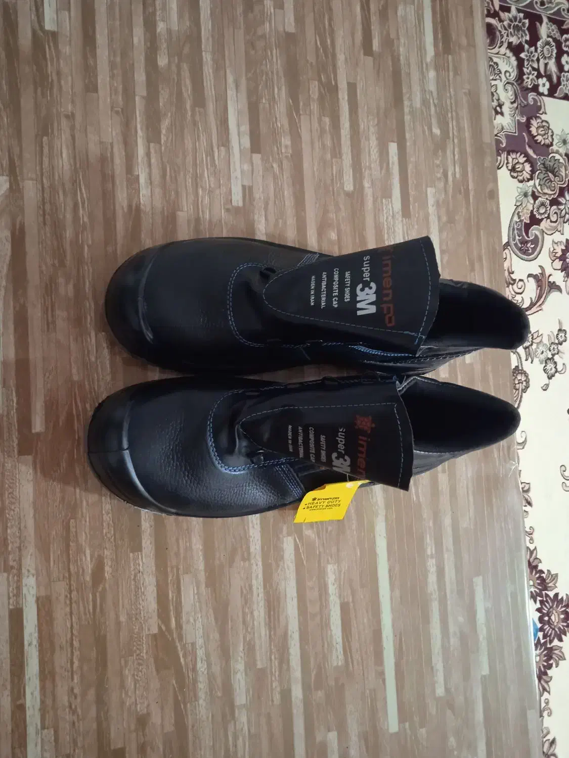 کفش ایمنی|کیف، کفش، کمربند|رباط‌کریم, مسکن مهر آبشناسان|دیوار