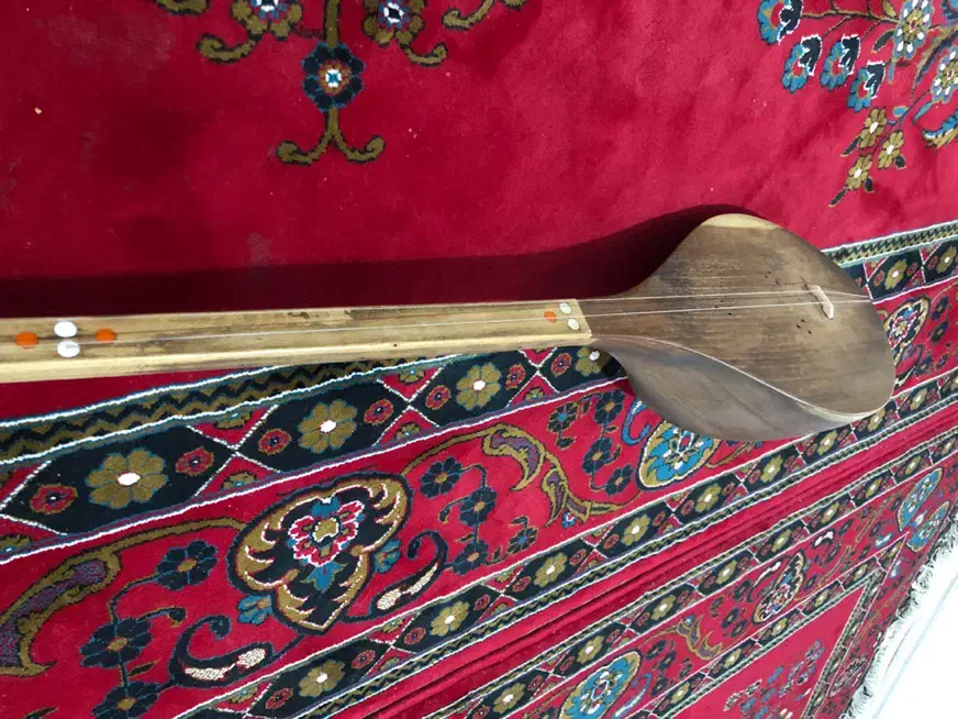 دمبوره|سازهای سنتی|ورامین, ورامین|دیوار