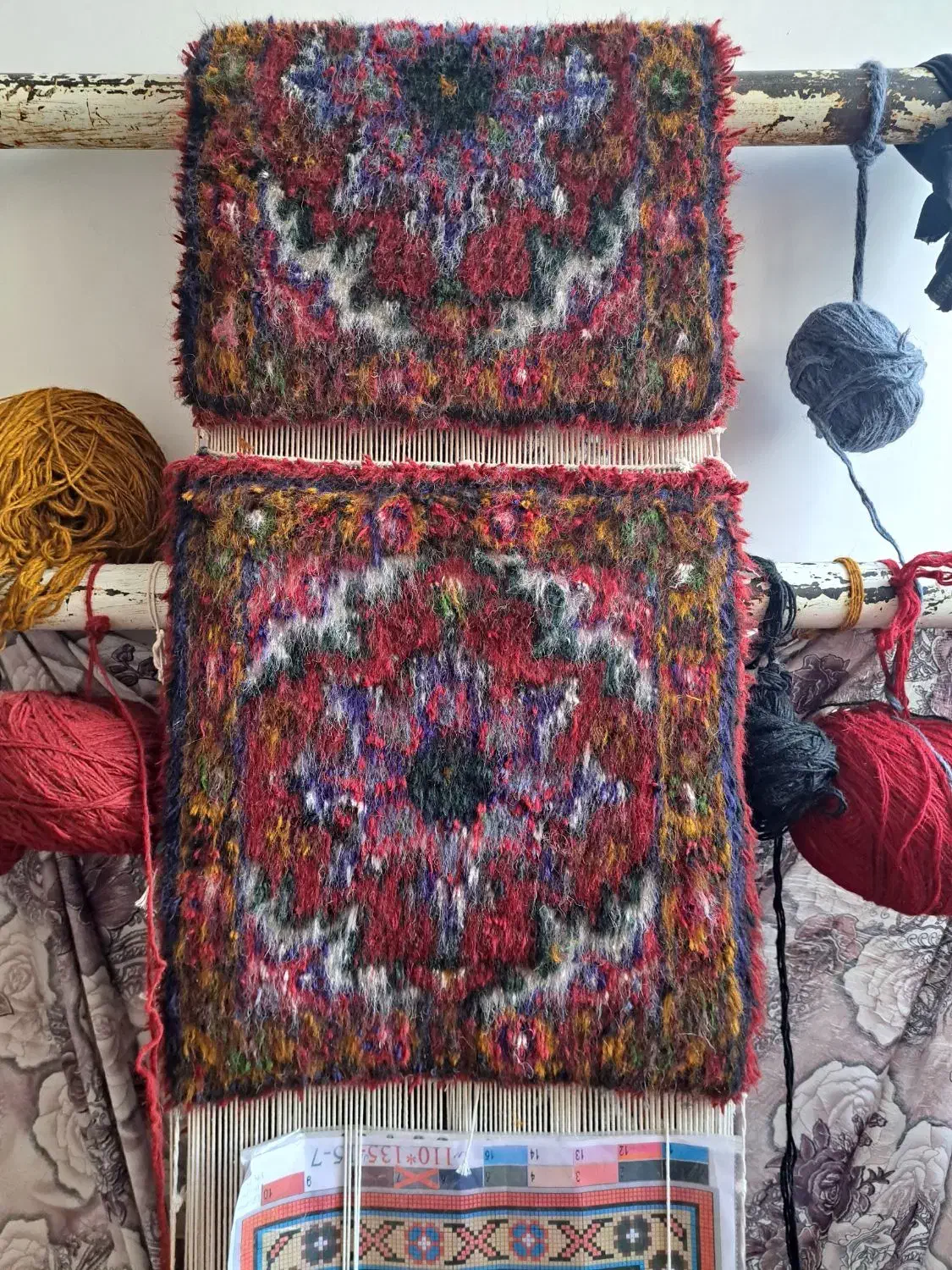 فرش دستباف رو صندلی|فرش|اهر, |دیوار