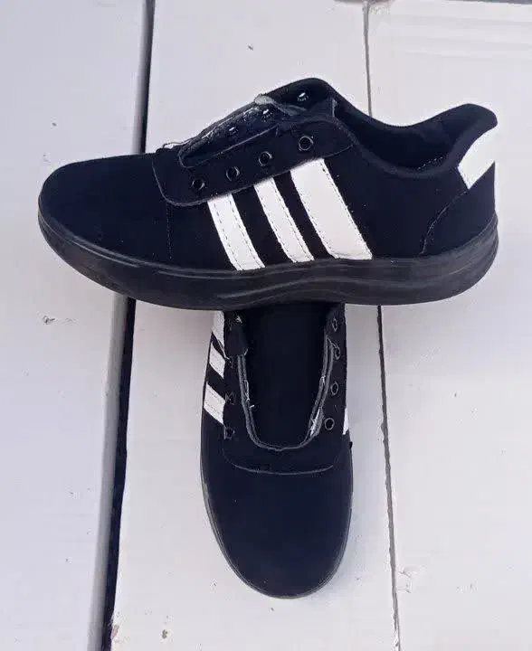 فروش انواع کفش و دمپایی مردانه و زنانه|کیف، کفش، کمربند|نهاوند, |دیوار