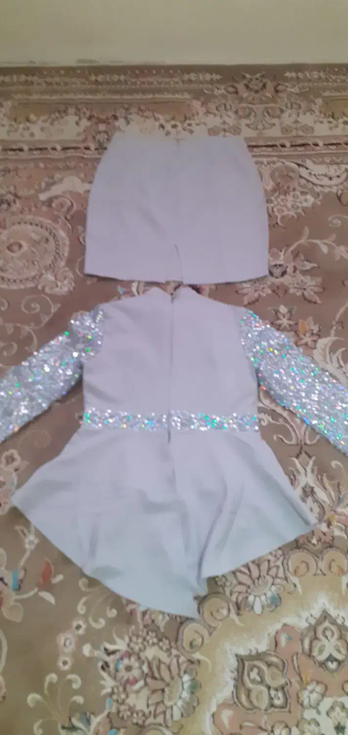 لباس‌ مجلسی|لباس|میانه, |دیوار