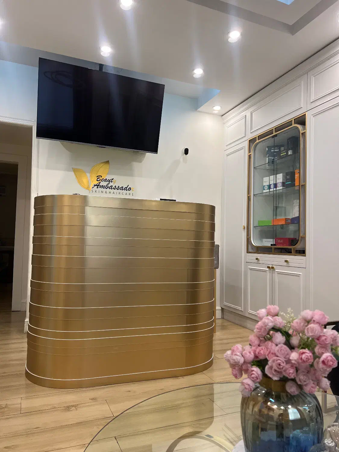 منشی مطب زیبایی در الهیه|استخدام درمانی، زیبایی، بهداشتی|تهران, الهیه|دیوار