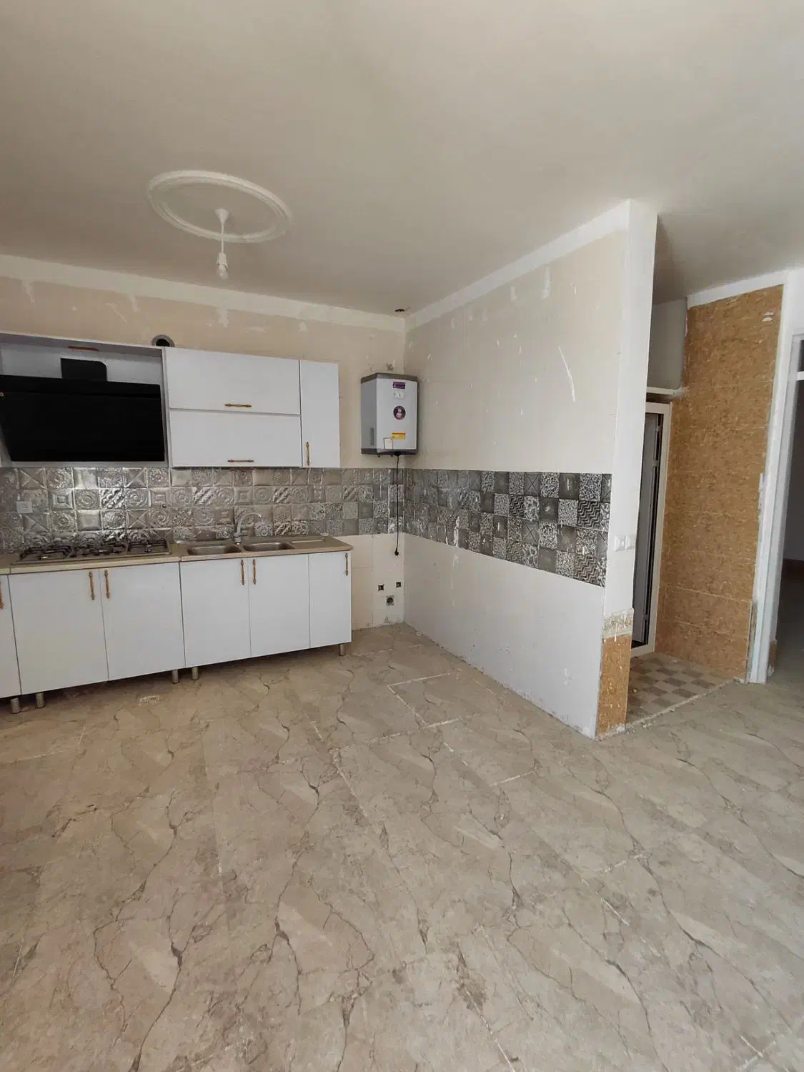 فروش منزل ۱۰۵ متری دوخوابه واقع درکرونی|فروش خانه و ویلا|شیراز, کرونی(خاتونک)|دیوار