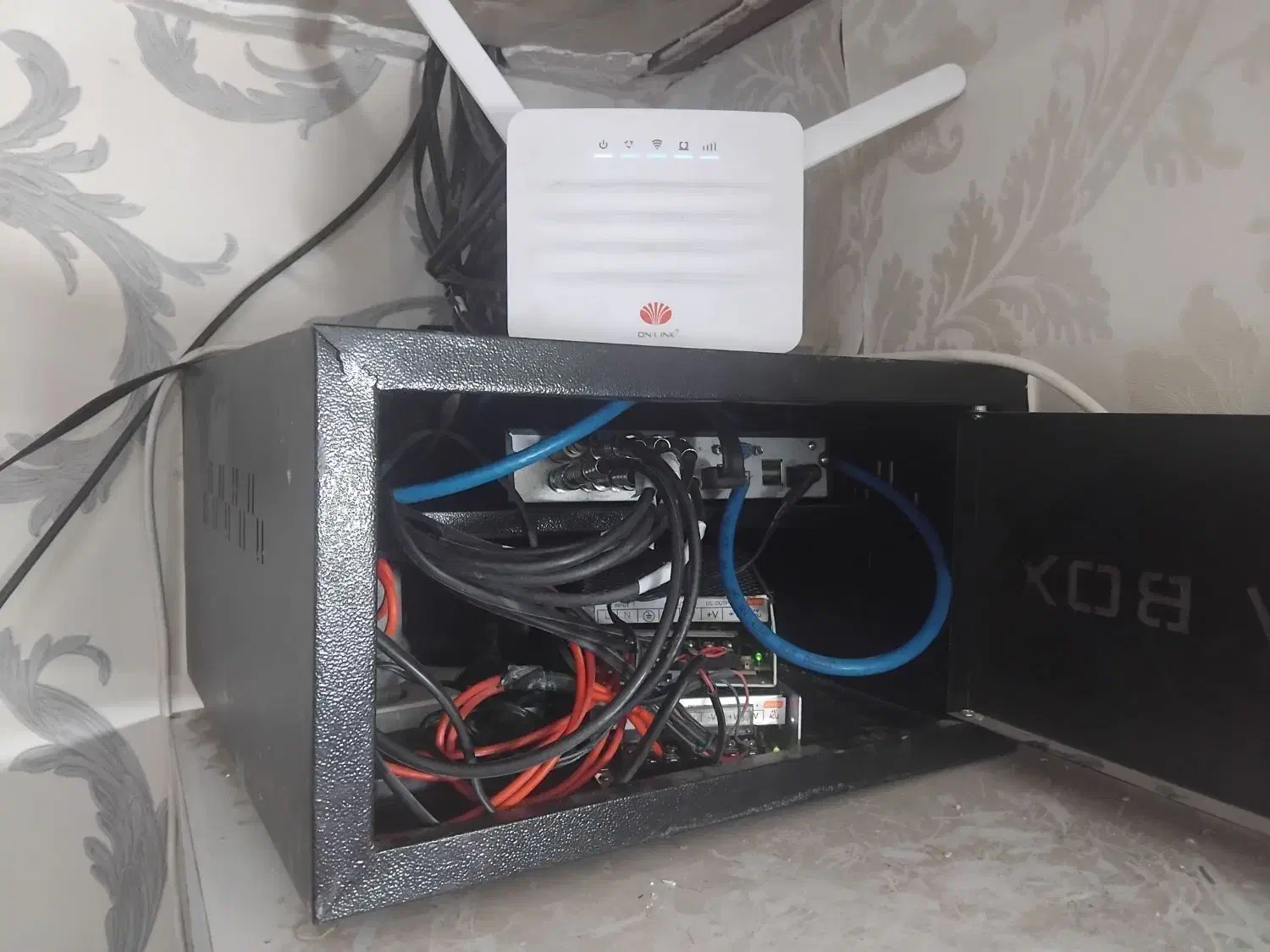 نصاب حرفه‌ای دوربین و سیستم‌های امنیتی و نظارتی|خدمات پیشه و مهارت|تهران, آذری|دیوار