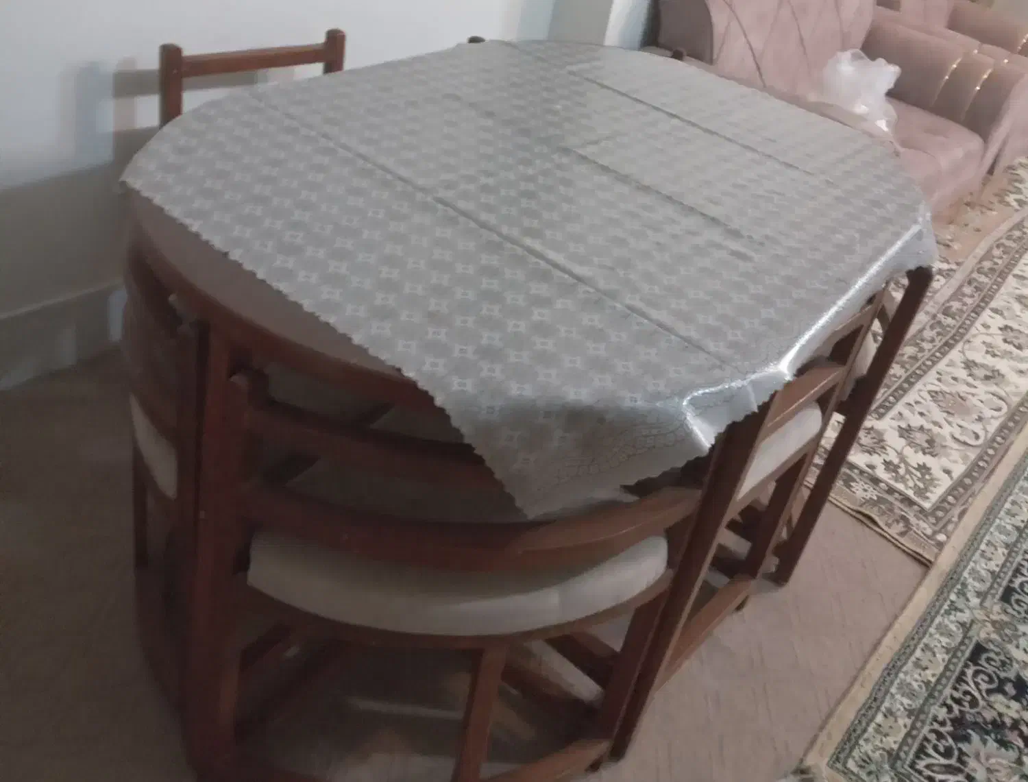 میز و صندلی|میز و صندلی غذاخوری|بروجن, |دیوار