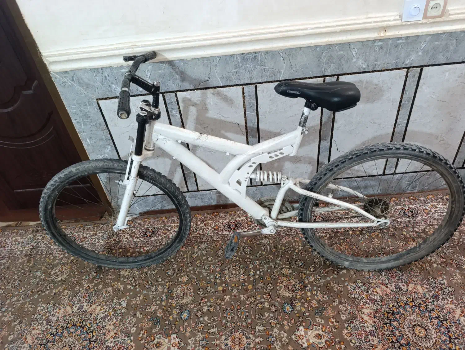 دوچرخه|دوچرخه، اسکیت، اسکوتر|زهک, |دیوار