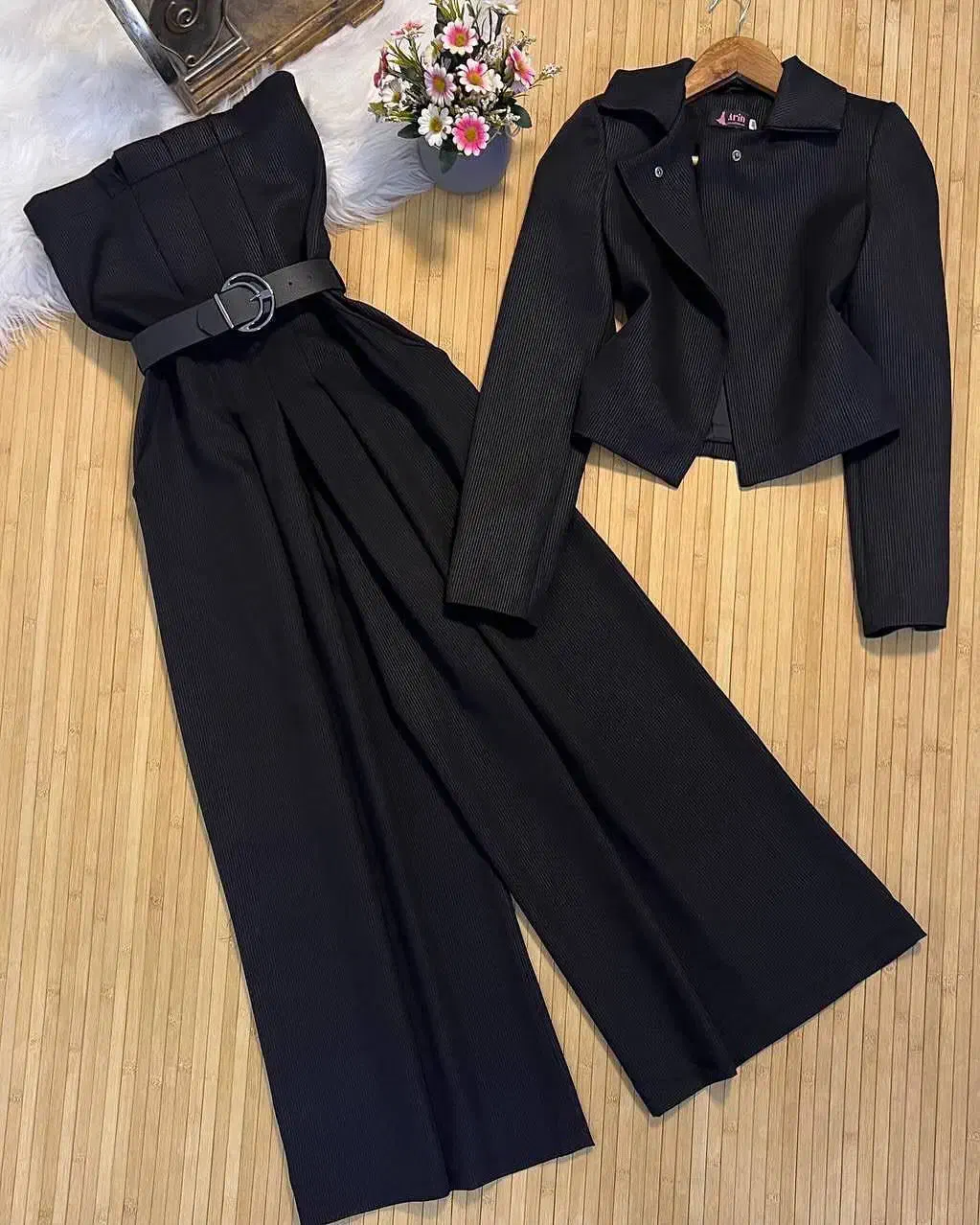 اورال کت|لباس|مشهد, موعود|دیوار