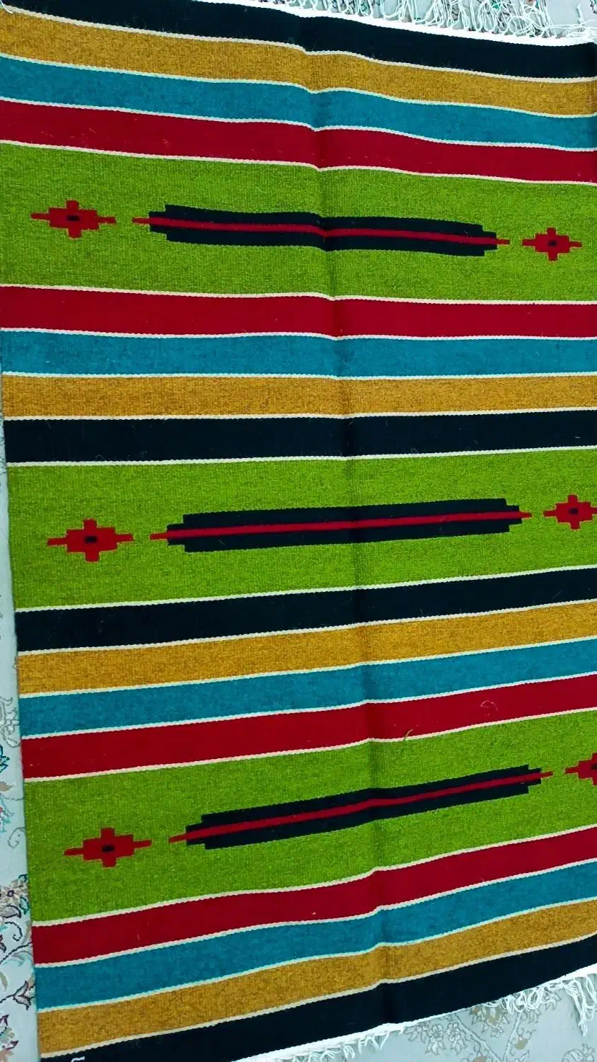 گلیم دست بافت خوش رنگ|فرش|اهواز, ۲۴ متری|دیوار