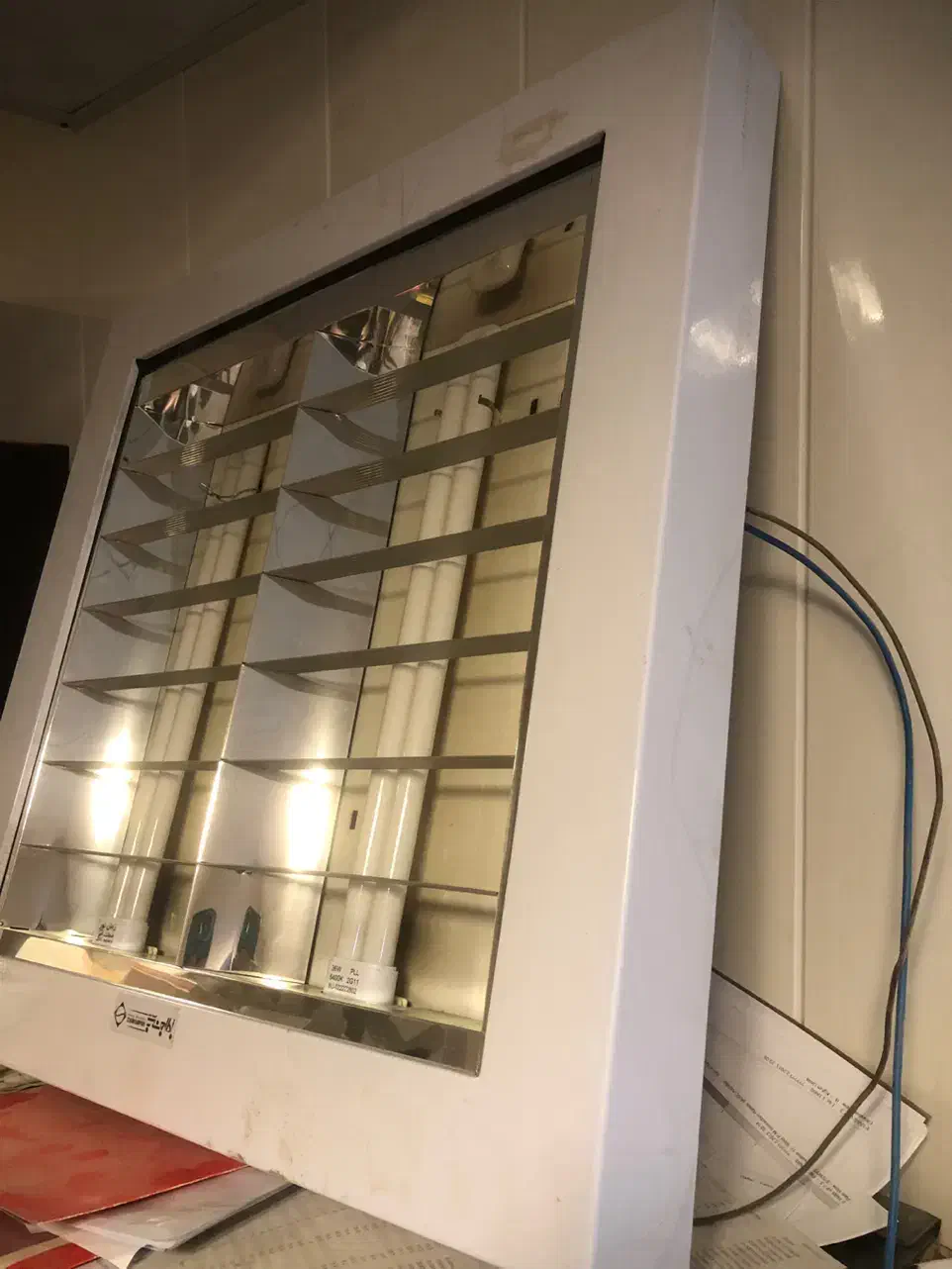 شش عدد چراغ مهتابی ۶۰ در ۶۰ سقف کلیک|لامپ و چراغ|کرمان, |دیوار