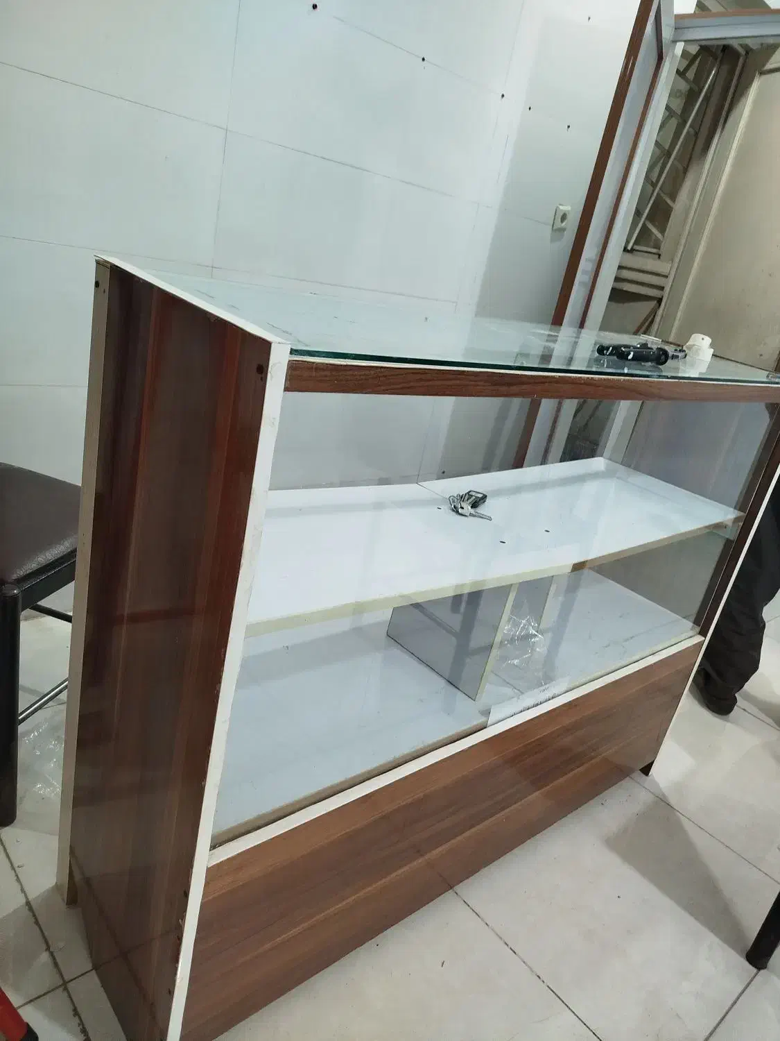 ویترین رگال چوب لباسی|فروشگاه و مغازه|خرمشهر, |دیوار