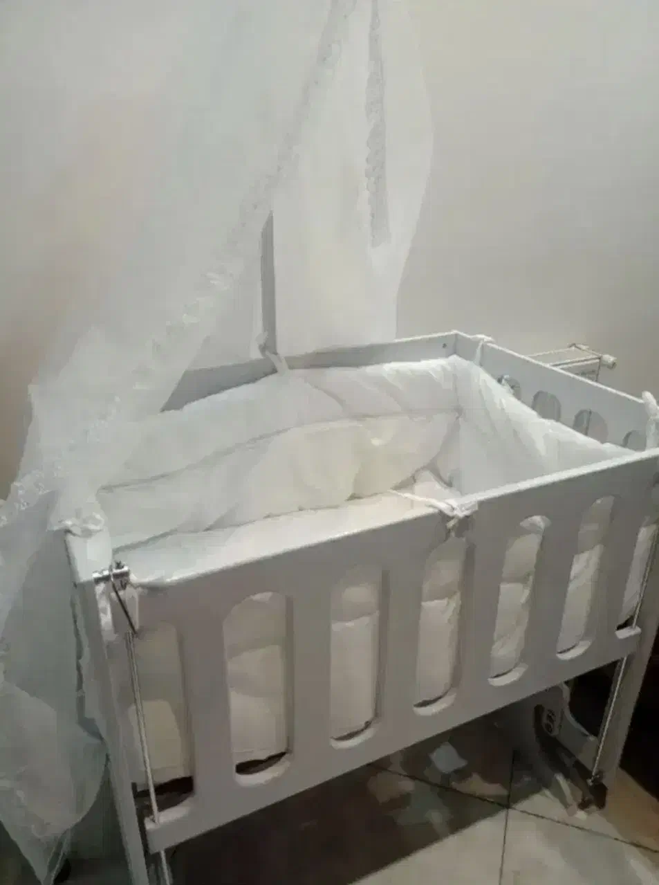 تخت کنار مادر چوبی|تخت و سرویس خواب|ری, سرتخت|دیوار