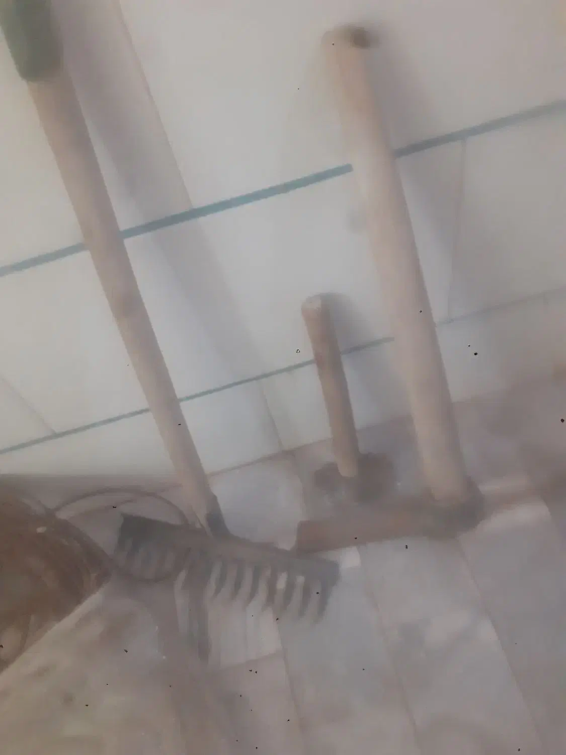 کلنگدوسروپتکوسیمبکسل|ابزارآلات|اقبالیه, |دیوار