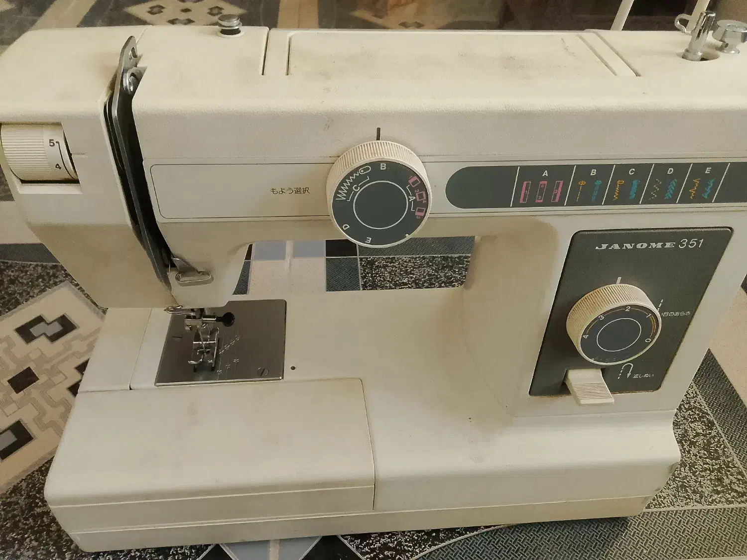 وسایل خانه|رختخواب، بالش، پتو|خاش, |دیوار