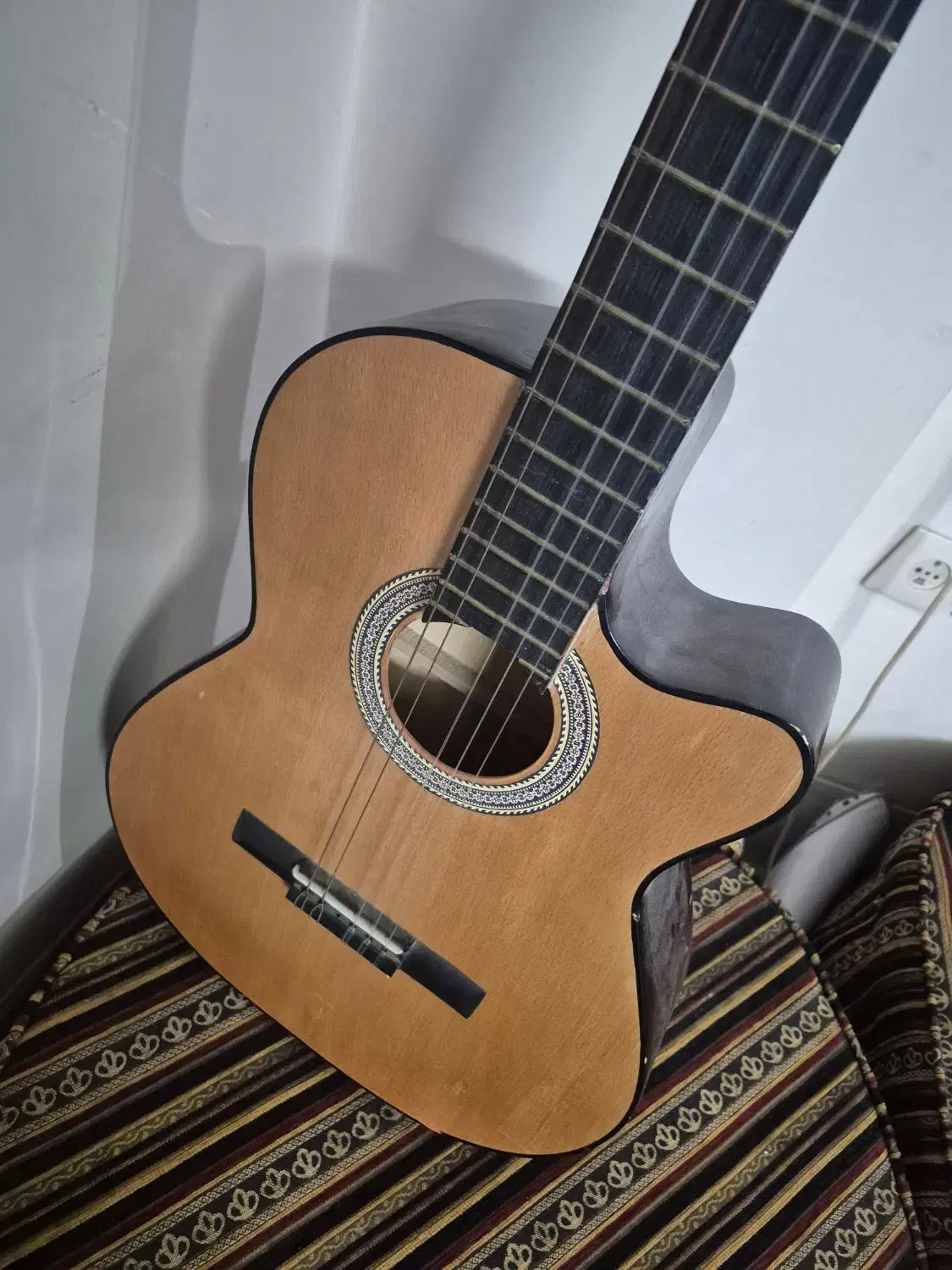 گیتار|گیتار، بیس، امپلیفایر|لنجان, |دیوار