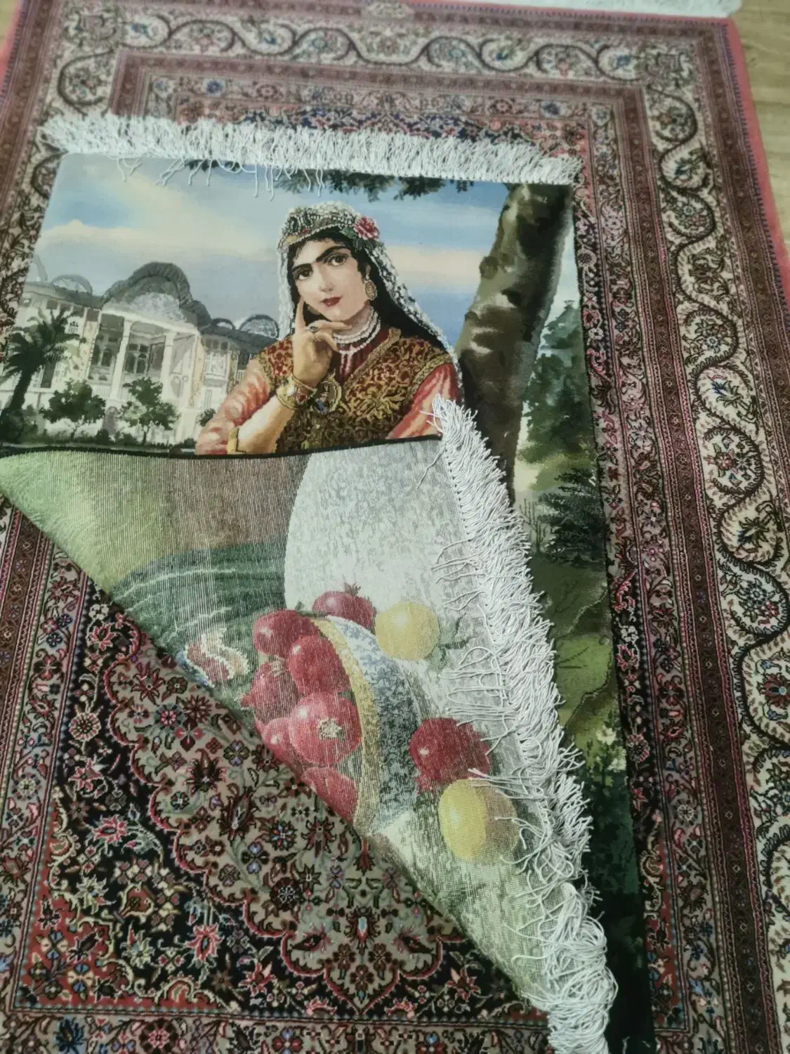 تابلوفرش ،دختر قاجار و گلدان ، ابریشم دستبافت.|تابلو فرش|شاهین‌شهر, عطار|دیوار