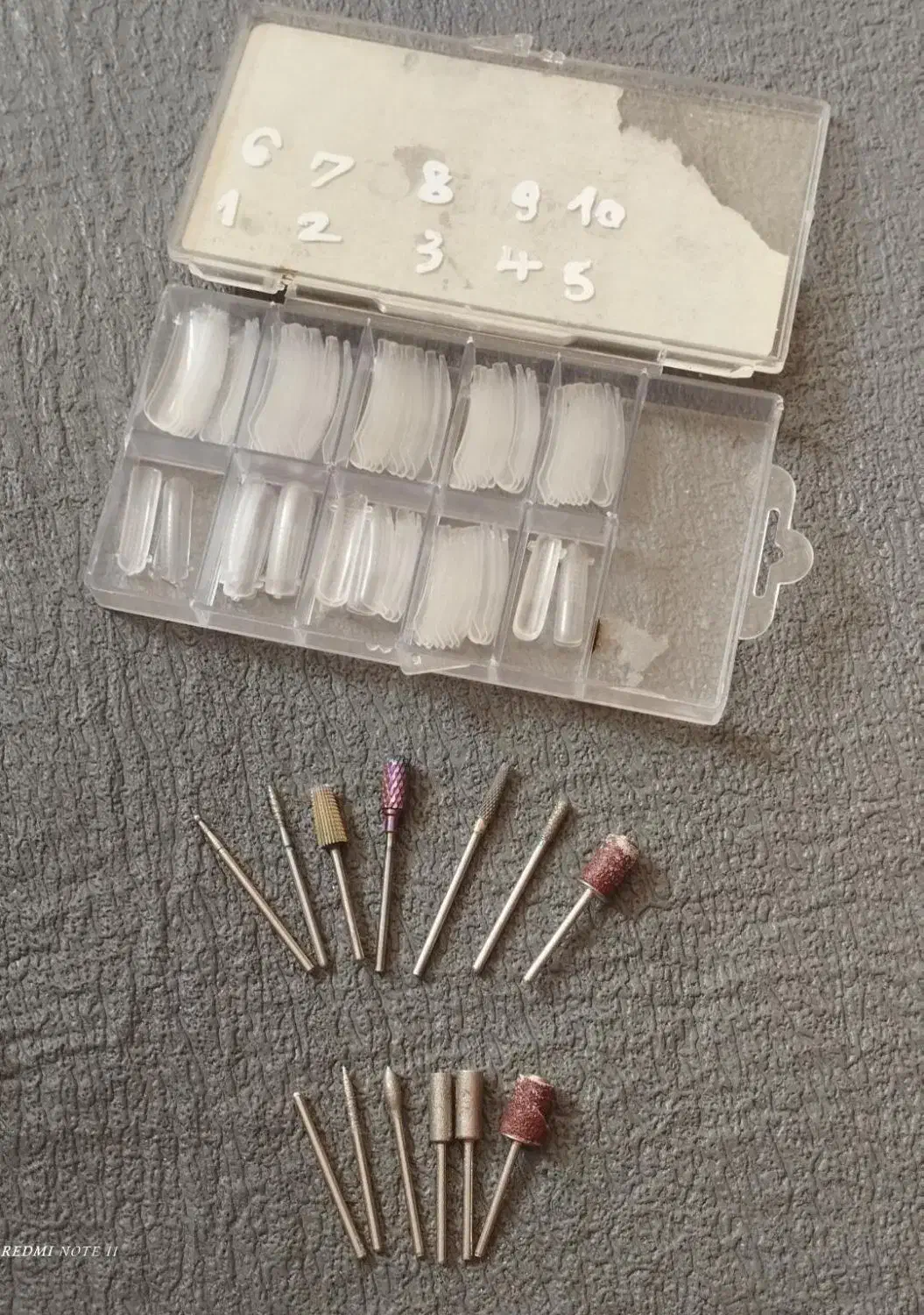 وسایل کامل کاشت ناخن|آرایشگاه و سالنهای زیبایی|تویسرکان, |دیوار