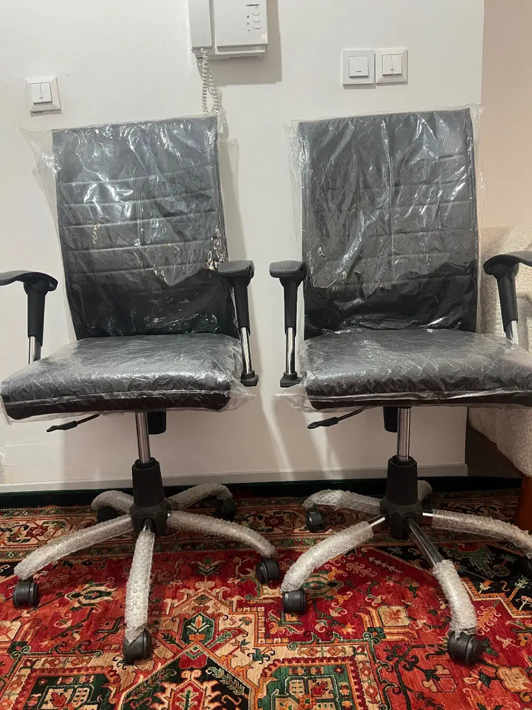 دوعددصندلی استاد کار یا مدیریت و یک عدد ترولی نو|دفتر کار|اسلامشهر, مظفریه|دیوار