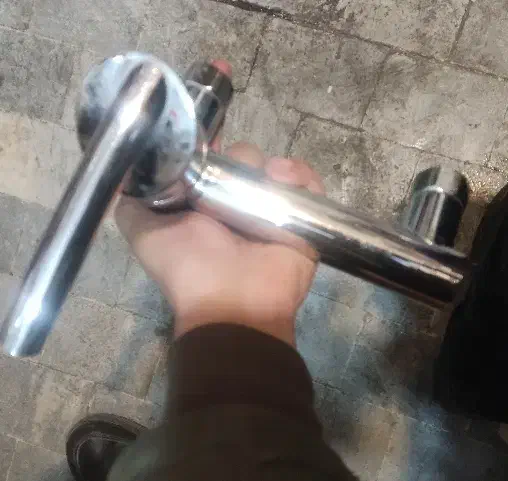 شیر آفتابه قهرمان در حد نو|لوازم حمام|تبریز, |دیوار