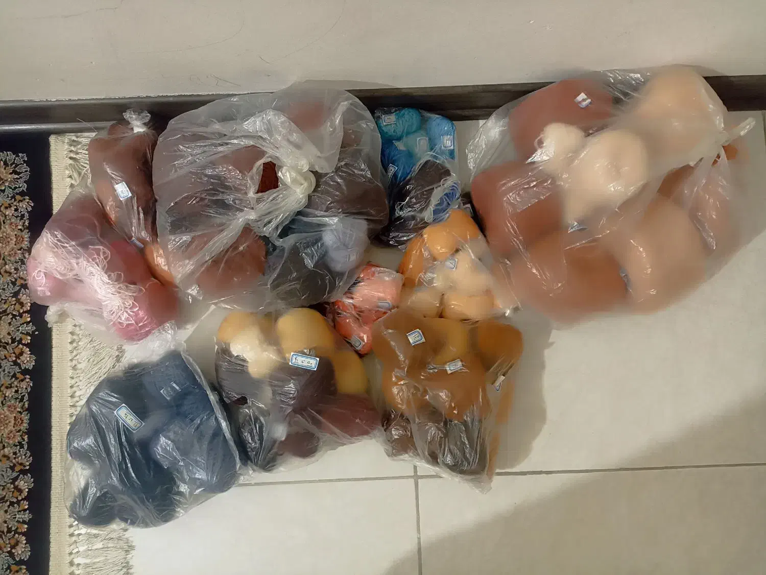 دار قالی به همراه نخ و نقشه|تابلو فرش|رودهن, |دیوار