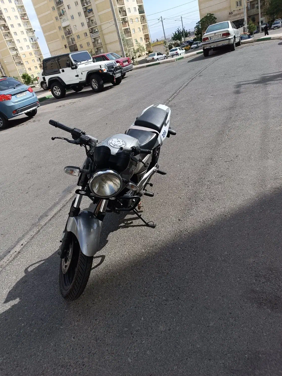 پالس یو جی فور ۱۸۰|موتورسیکلت|رباطکریم, شترخوار|دیوار