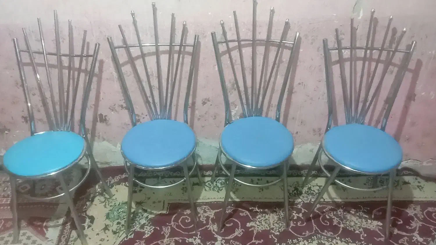 صندلی ها سالم و نو هست|صندلی و نیمکت|زهک, |دیوار