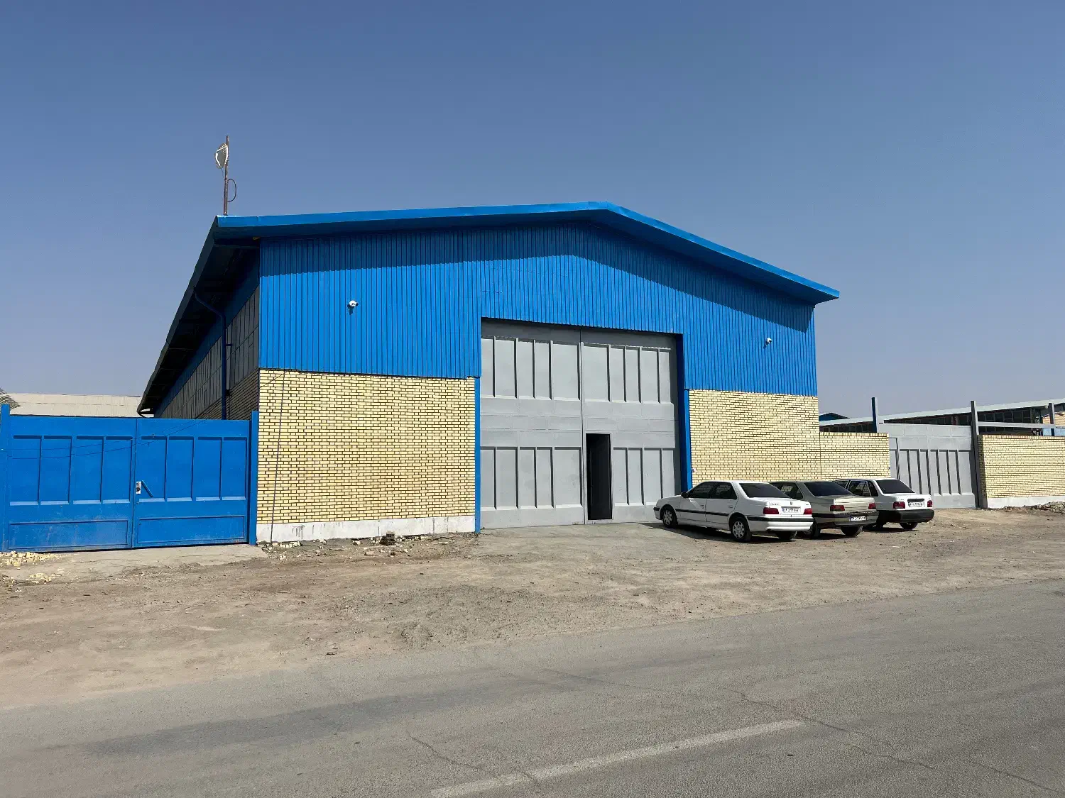 سوله وزمین صنعتی ۲۰۰۰ متری با قیمت مناسب|فروش زمین و ملک کلنگی|سیستان, |دیوار