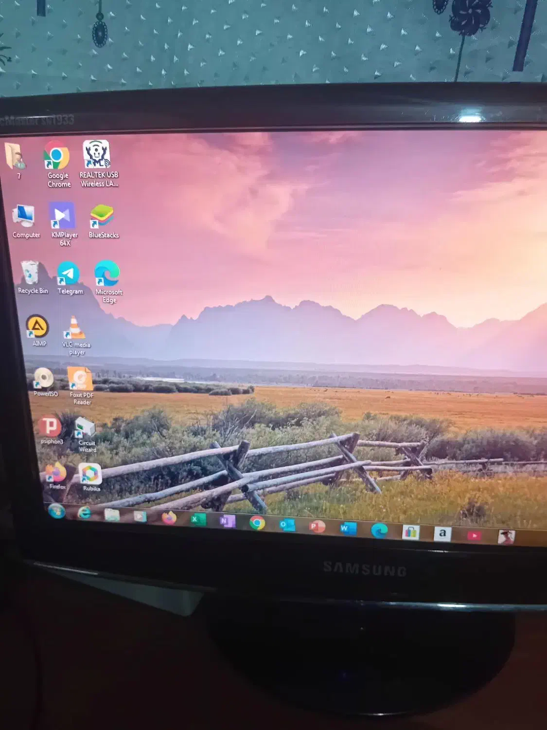 سیستم کامل|رایانه رومیزی|بومهن, |دیوار