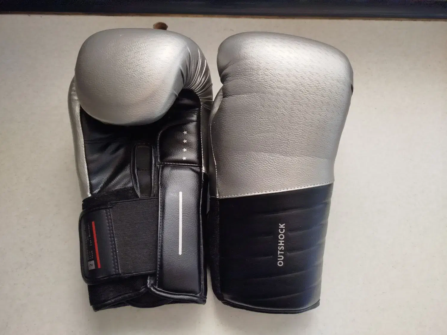 دستکش بوکس outshock|تجهیزات ورزشی|ساری, |دیوار