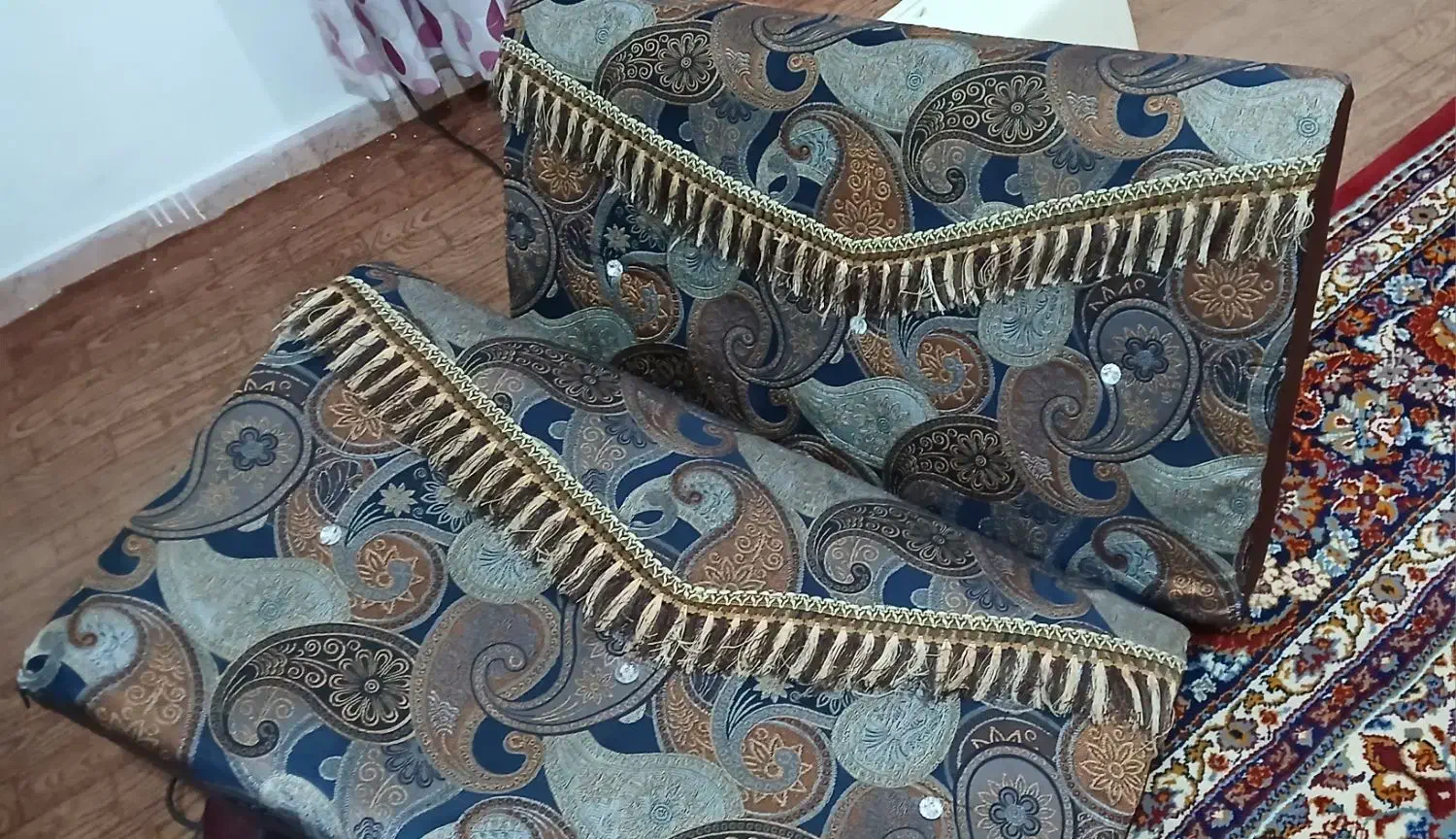 فرش  و پشتی|پشتی|علی‌آباد کتول, |دیوار