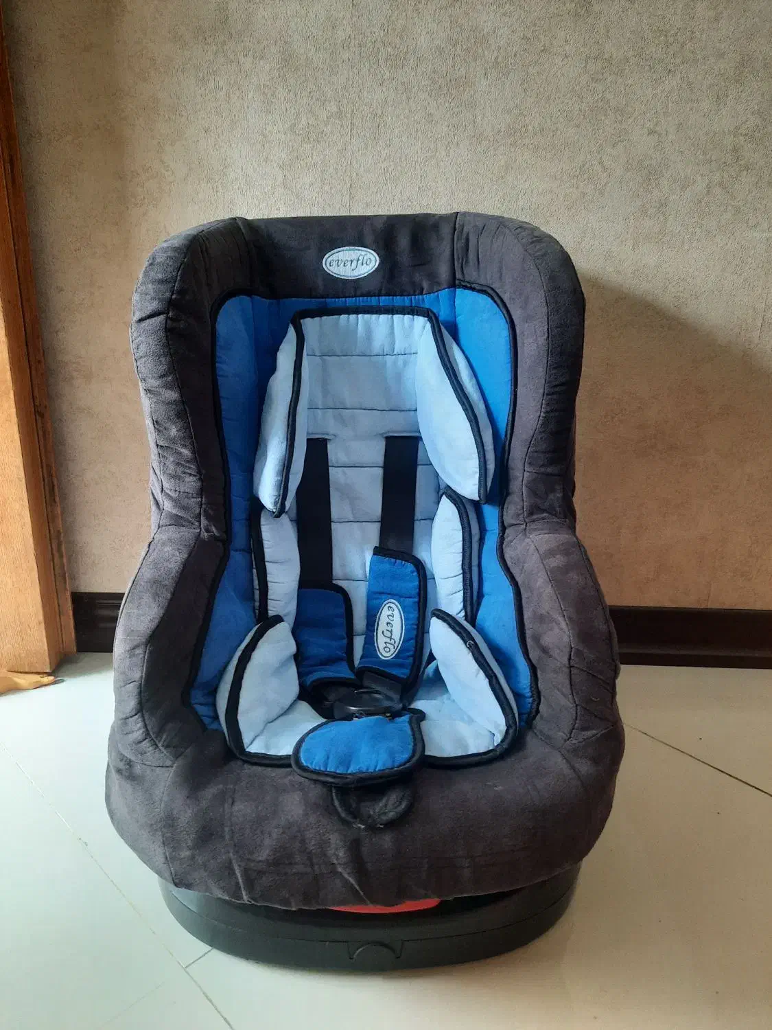 صندلی ماشین کودک|تخت و صندلی بچه|ساری, |دیوار