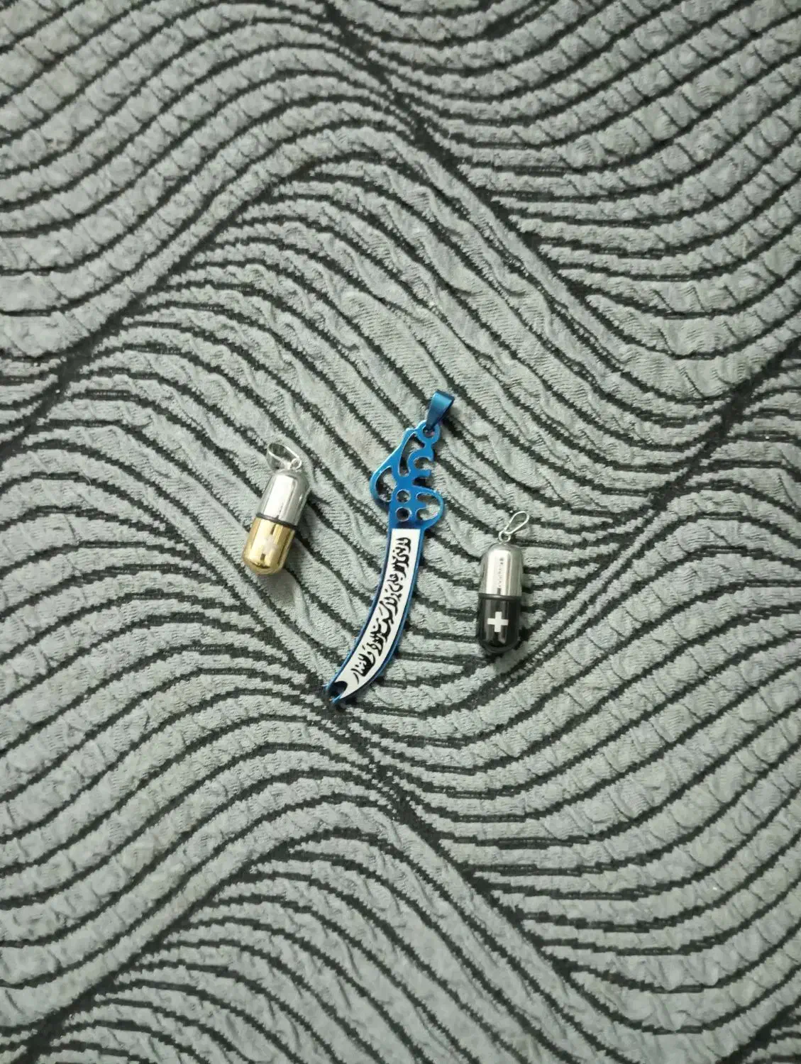 آویز گردنبند|جواهرات|زاهدان, |دیوار